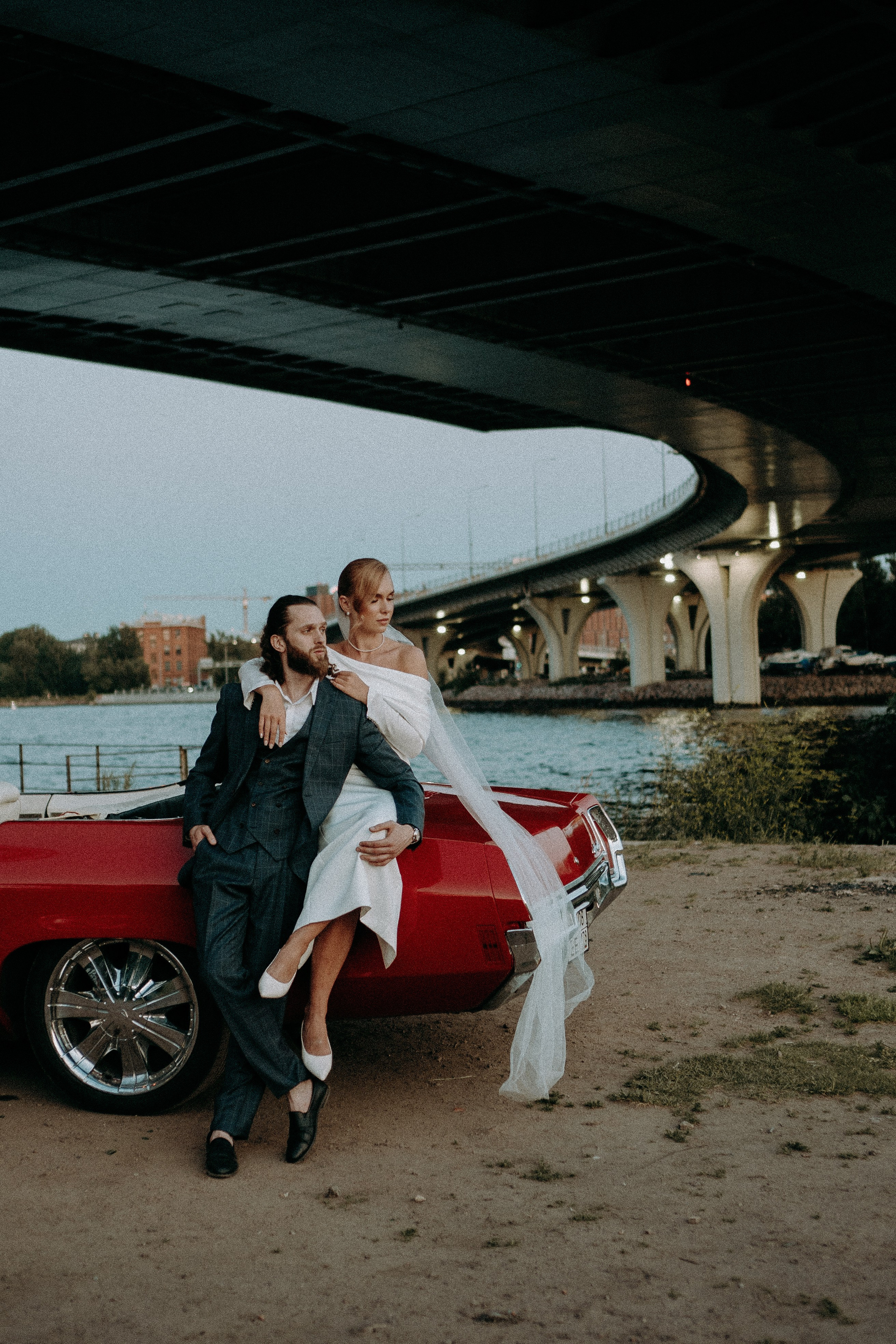 СВАДЕБНАЯ СЬЕМКА ВОЗЛЕ МСОТА БЕТАНКУРА НА КАБРИОЛЕТЕ. Профессиональный фотограф, Санкт-Петербург — Виктория Богомолова