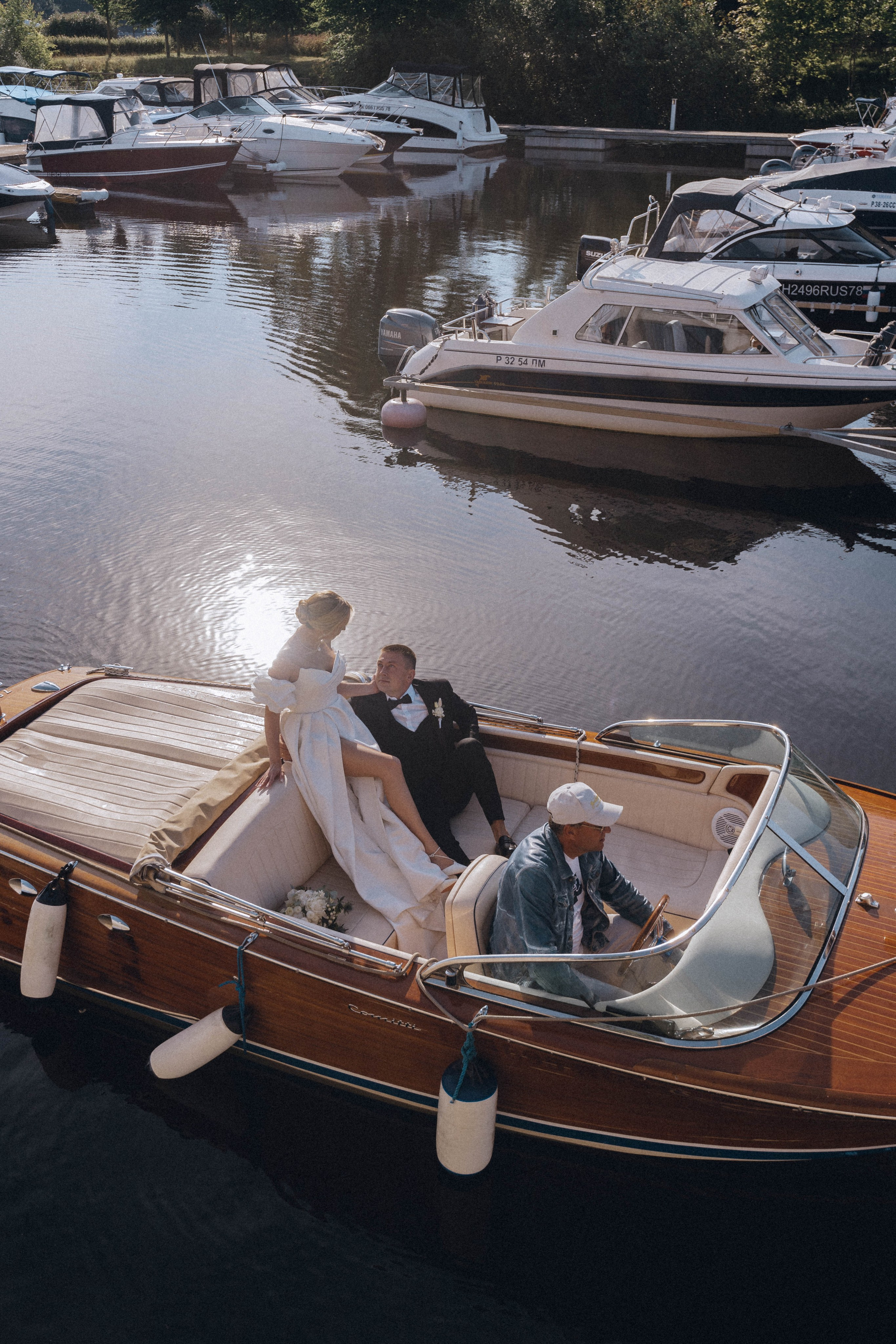 СВАДЕНБНАЯ СЬЕМКА НА КАТЕРЕ ПО КАНАЛАМ САНКТ-ПЕТЕРБУРГА И В АКВАТОРИИ НЕВЫ. Профессиональный фотограф, Санкт-Петербург — Виктория Богомолова