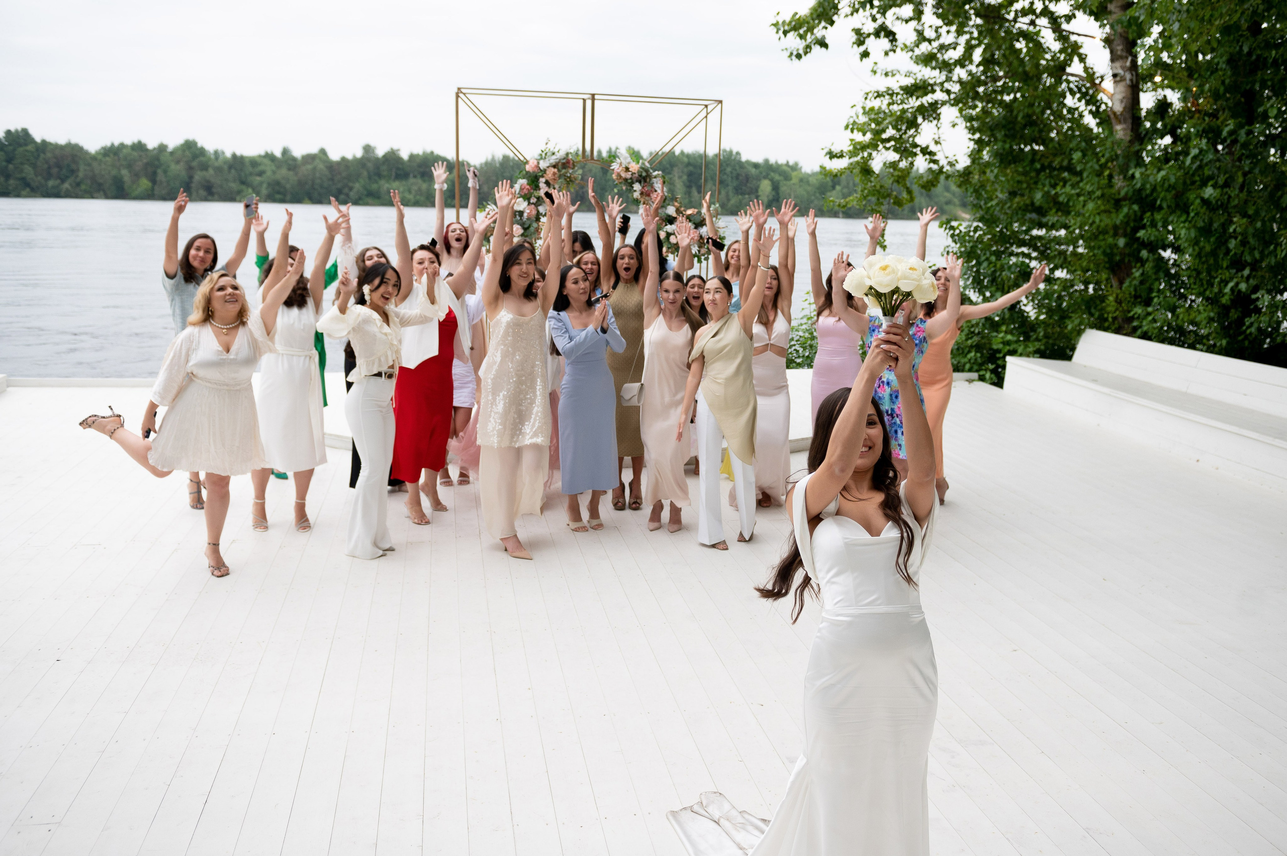 Классическая свадебная фотосессия Аины и Антона по самым красивым местам для свадебной прогулки в Санкт-Петербурге. Портретный, семейный и свадебный фотограф в Санкт-Петербурге и в Пушкине Ширяев Денис