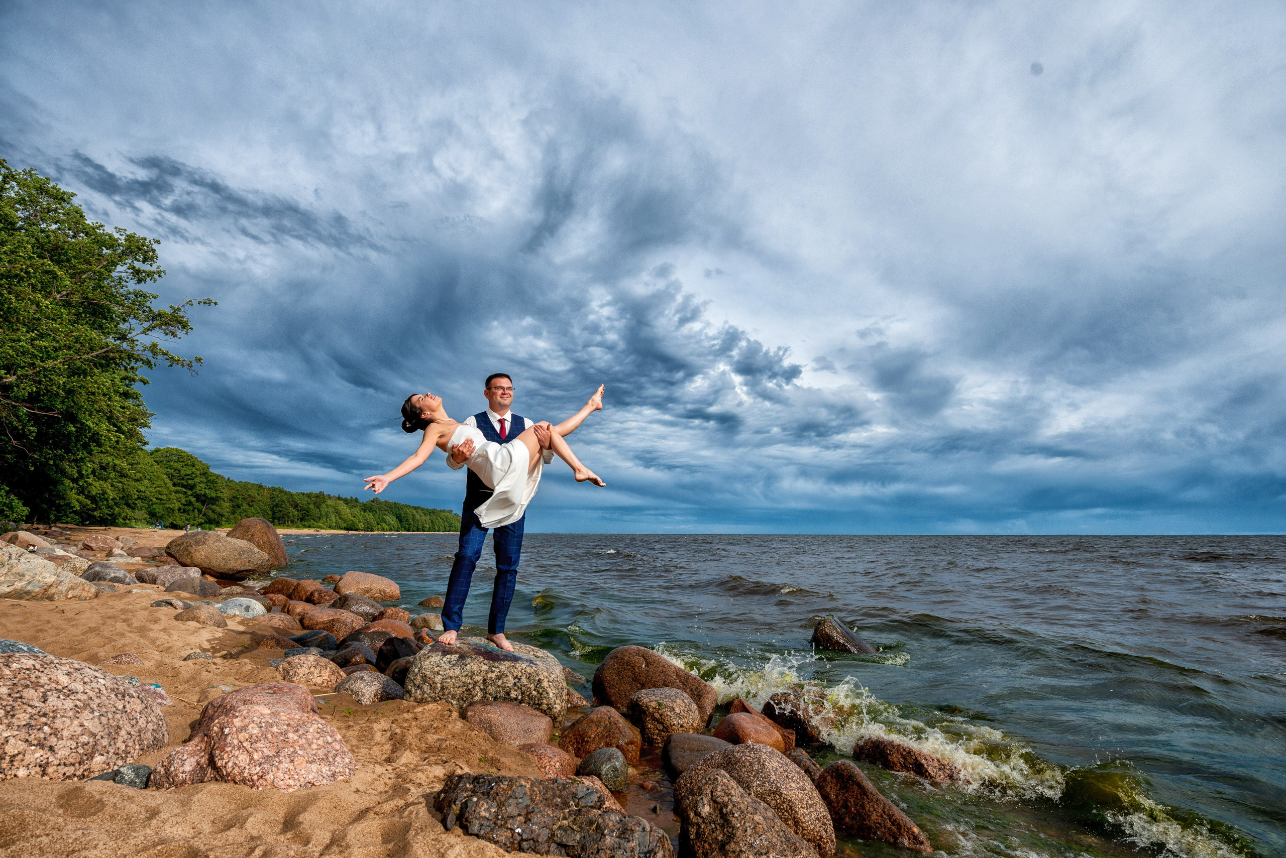 Евгений и Александра (фотосессия под дождём на Исаакиевской площади, свадебная прогулка на Финском заливе). Портретный, семейный и свадебный фотограф в Санкт-Петербурге и в Пушкине Ширяев Денис
