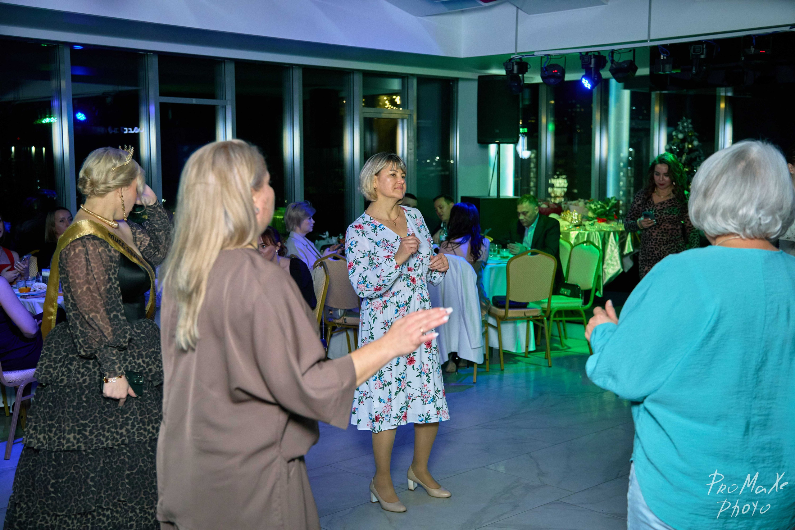 Зал КРАСА МАСС-МЕДИА ЧУВАШИИ. Владимир Суздалов (ProMaXe) — Портретный фотограф, тематические фотосессии в Чебоксарах