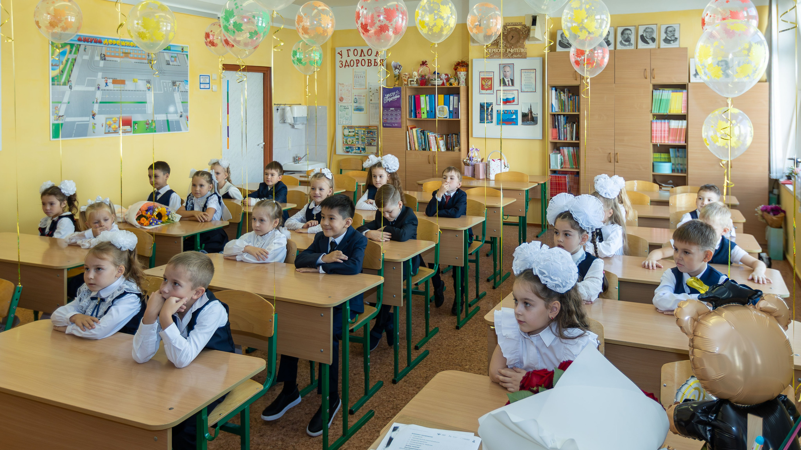 Первый школьный день 1М, школа № 30. Выпускные альбомы для школы и детского сада — школьный фотограф Подольск, Троицк, Щербинка, Москва