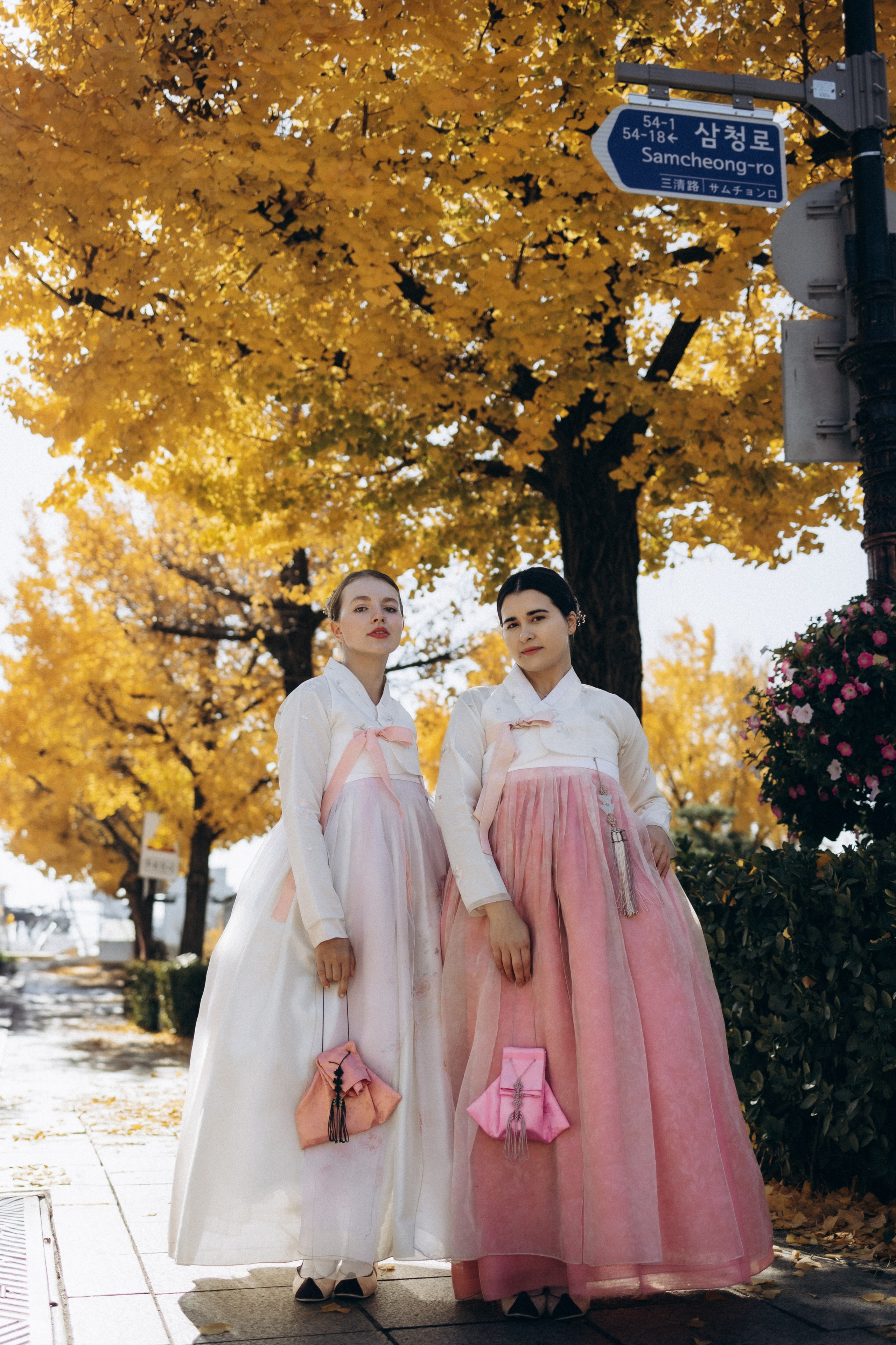 Фотосессия Маши и Саши в ханбоках. Фотограф Артем Бросов в Санкт-Петербурге и Дубае