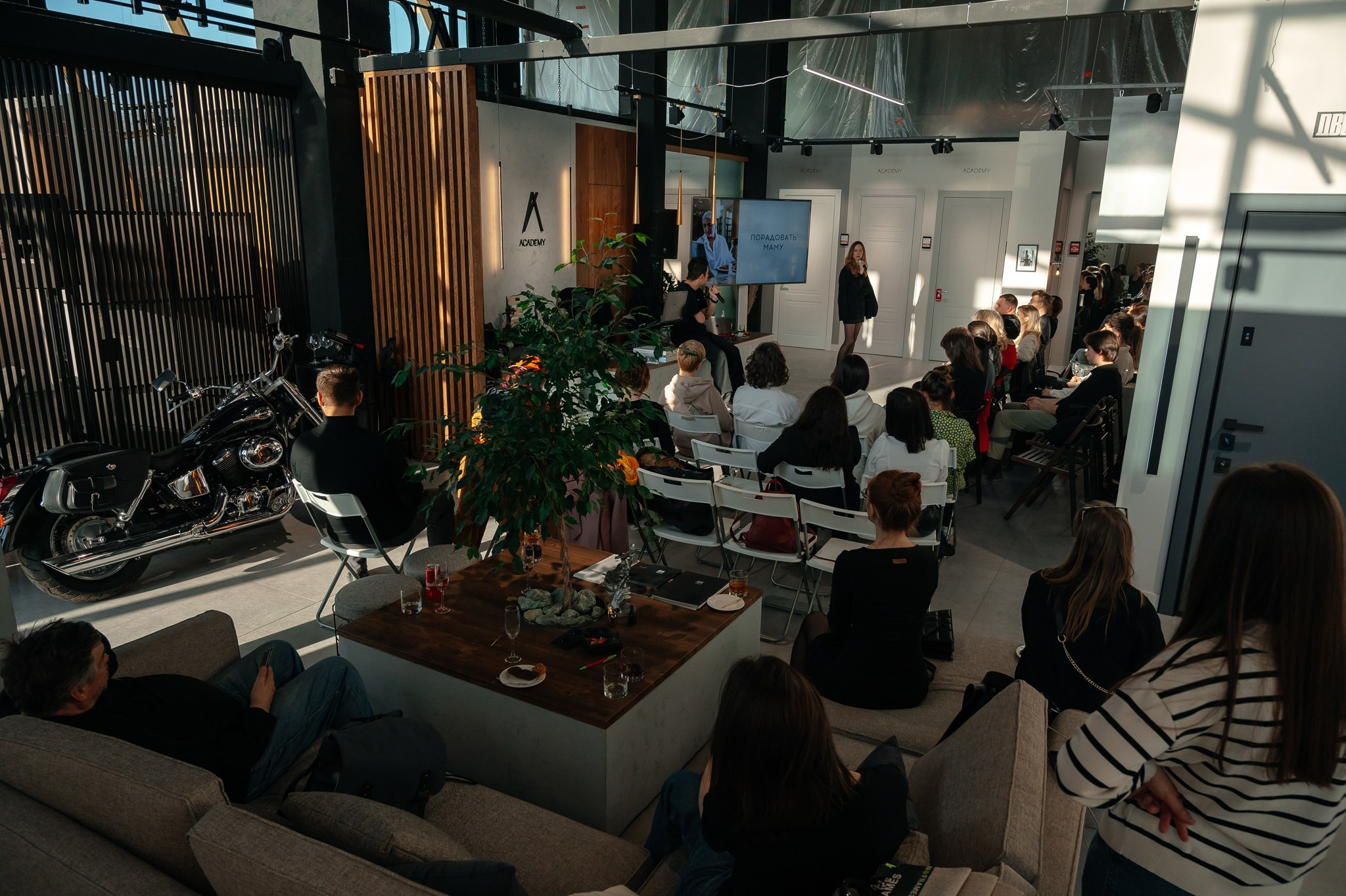 Выступление дизайнера в Academy. Свадебный и семейный фотограф из Санкт-Петербурга Климов Анатолий