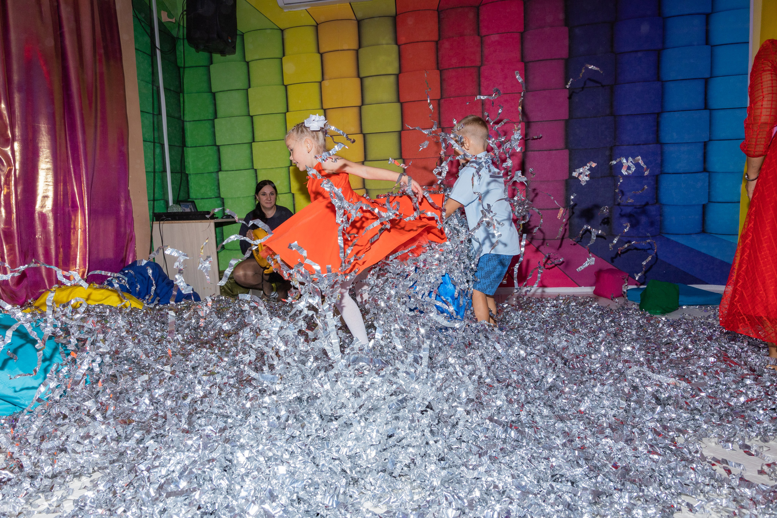 День Рождение в детском центре Качели. Выпускные альбомы во Владивостоке