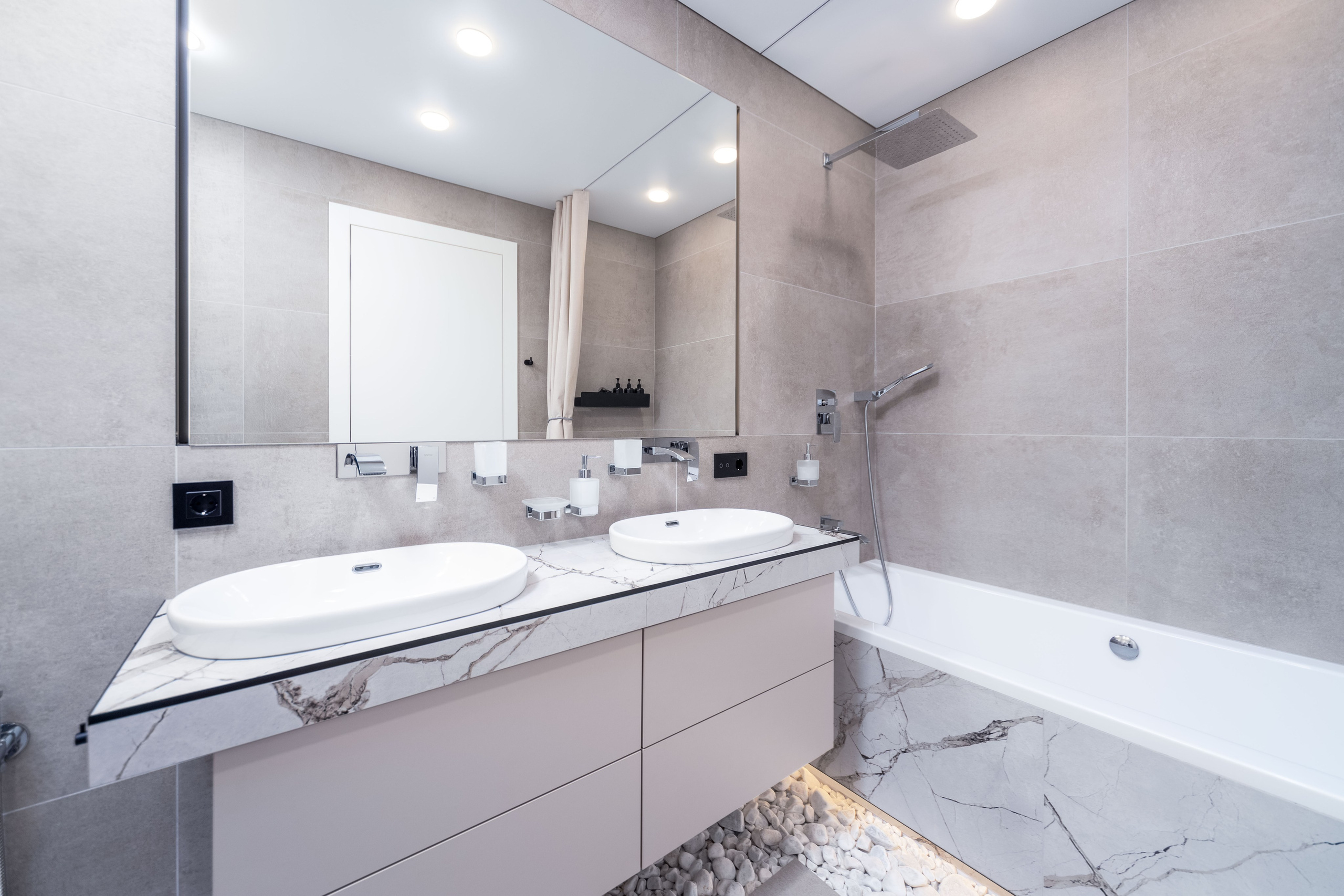 Фото санузла в большой трехкомнатной квартире в Минске