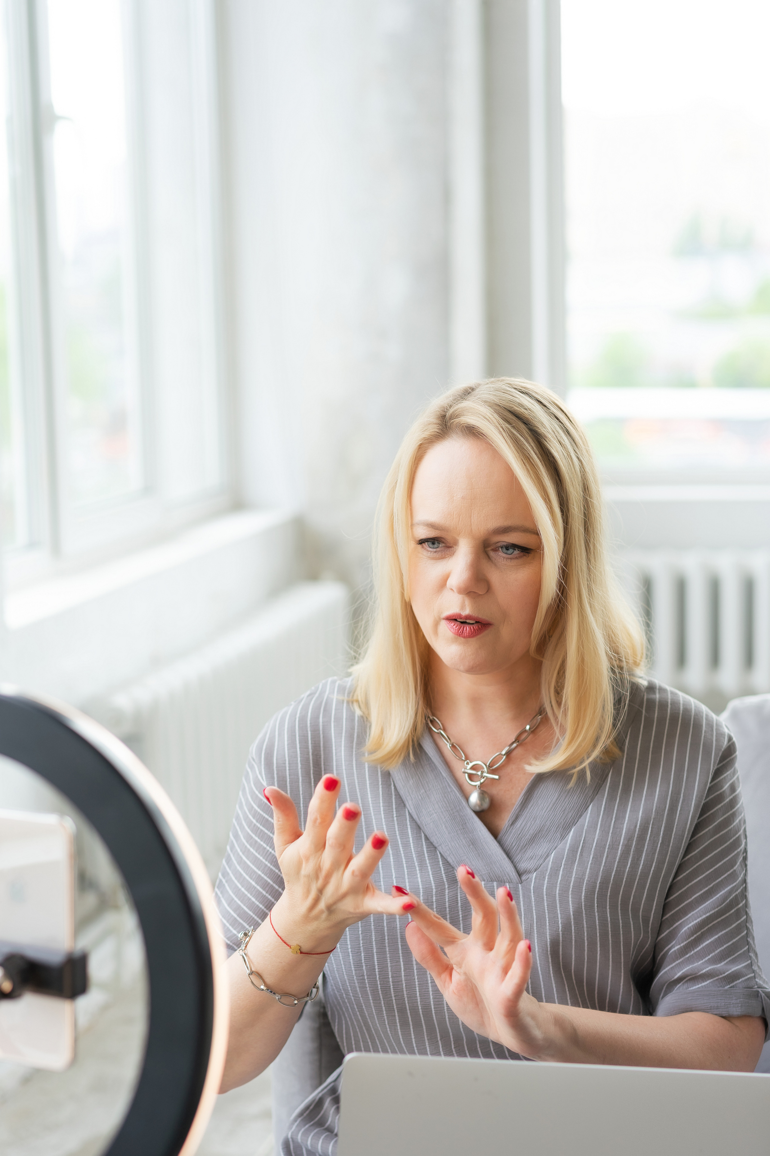 Ирина — эксперт по продажам. Фотограф Москва Илюткина Евгения ilutkina.evgenia