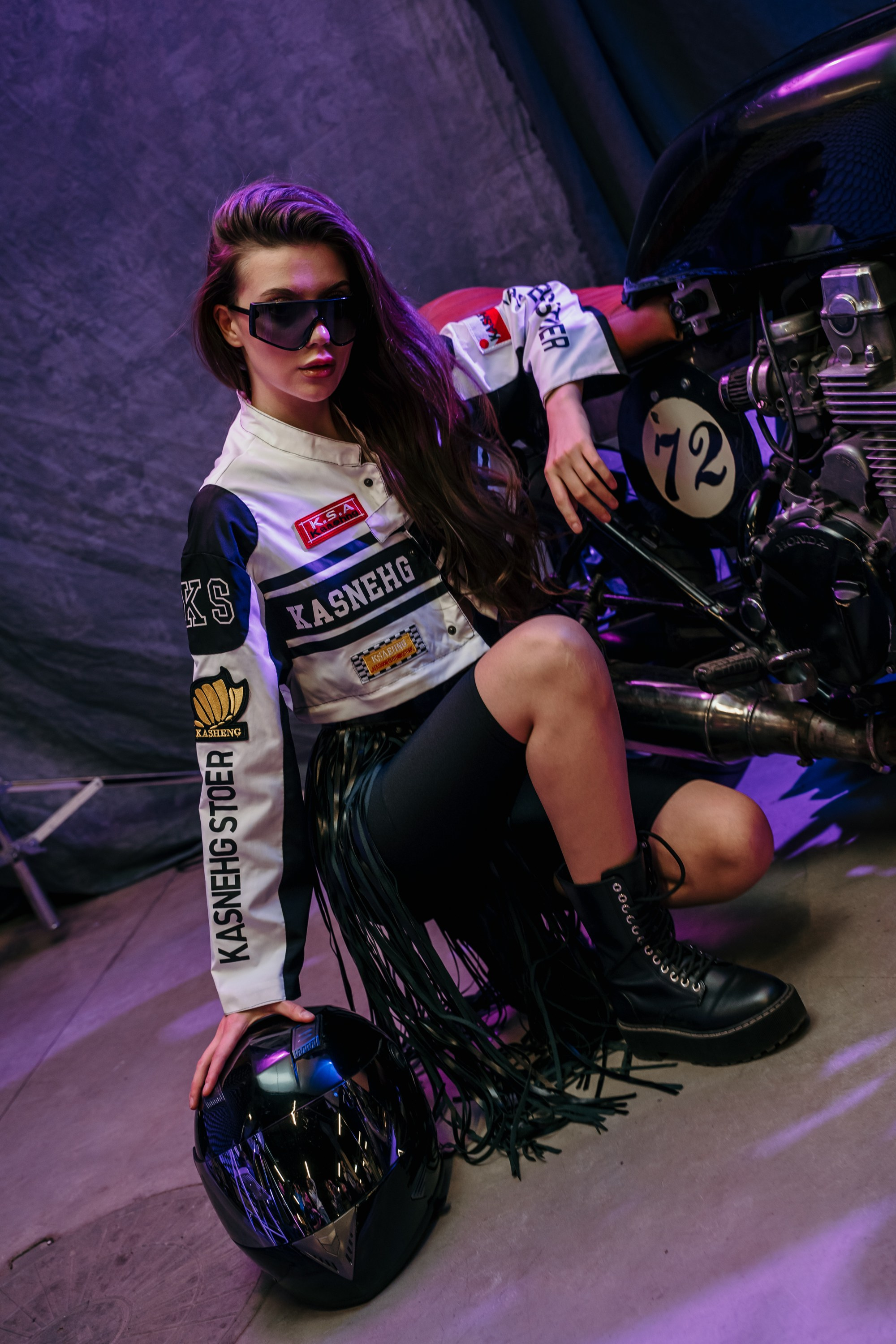 Фотосессия с мотоциклом в студии Санкт-Петербург. Свадебный, семейный, портретный, репортажный фотограф в Санкт-Петербурге