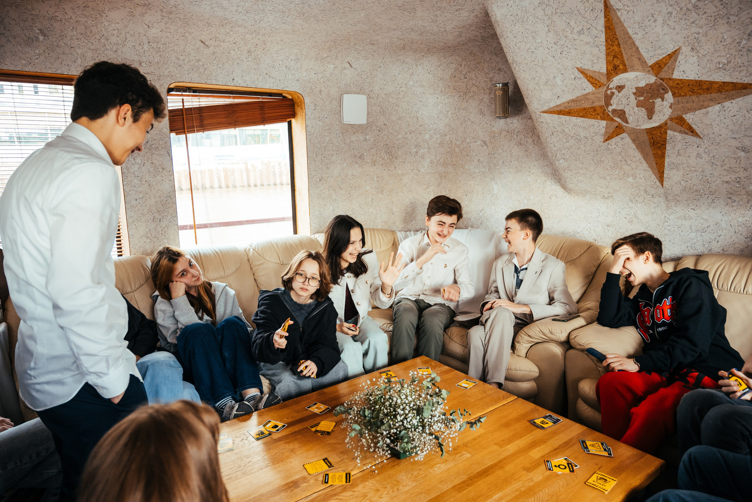 Последний звонок. Анастасия Петрович фотограф, фотокорреспондент в Москве и Санкт-Петербурге. Фотосъёмка репортажа, мероприятия, корпоративная съёмка, контент