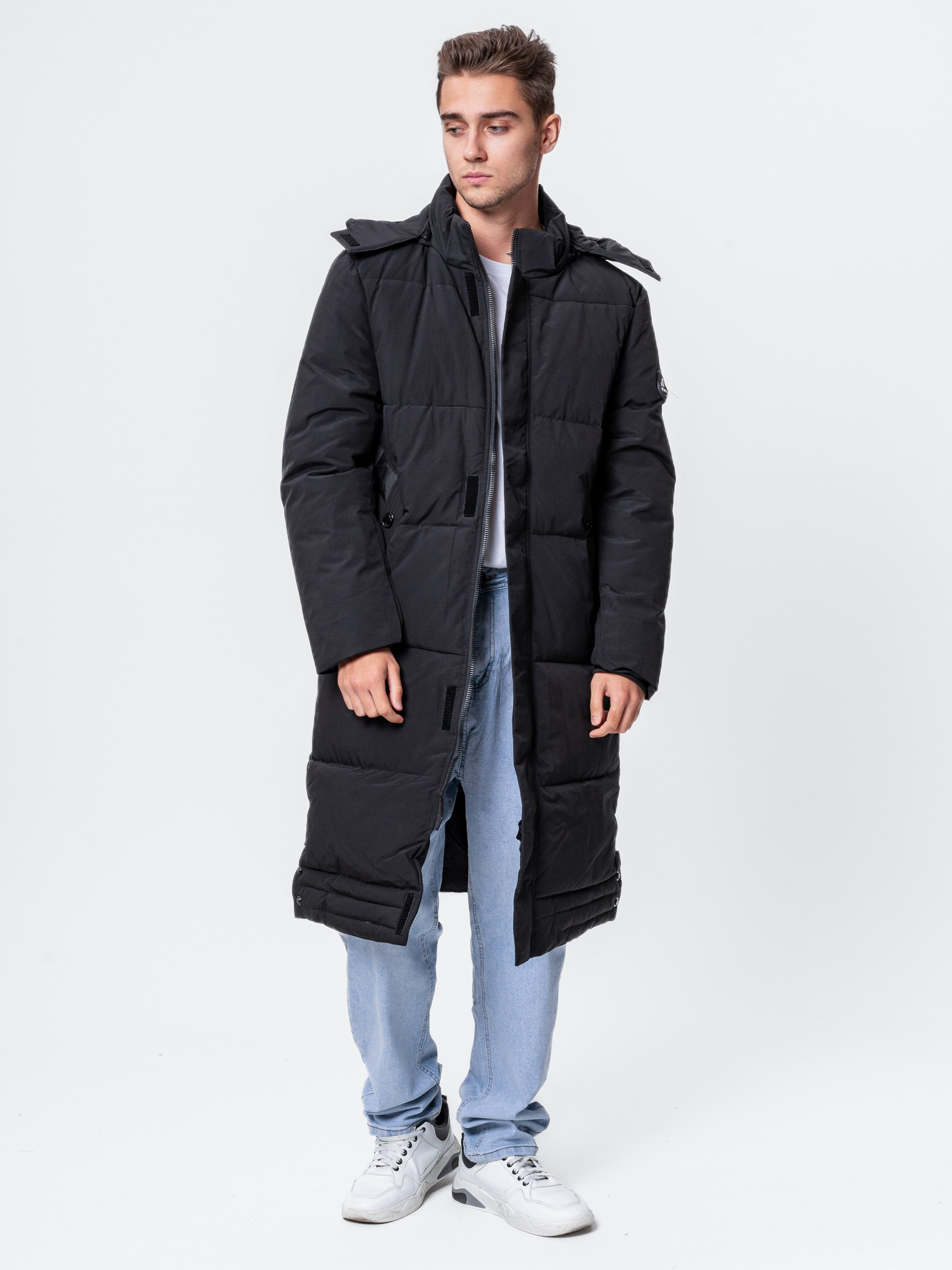 фотосъёмка пальто для каталога на белом фоне