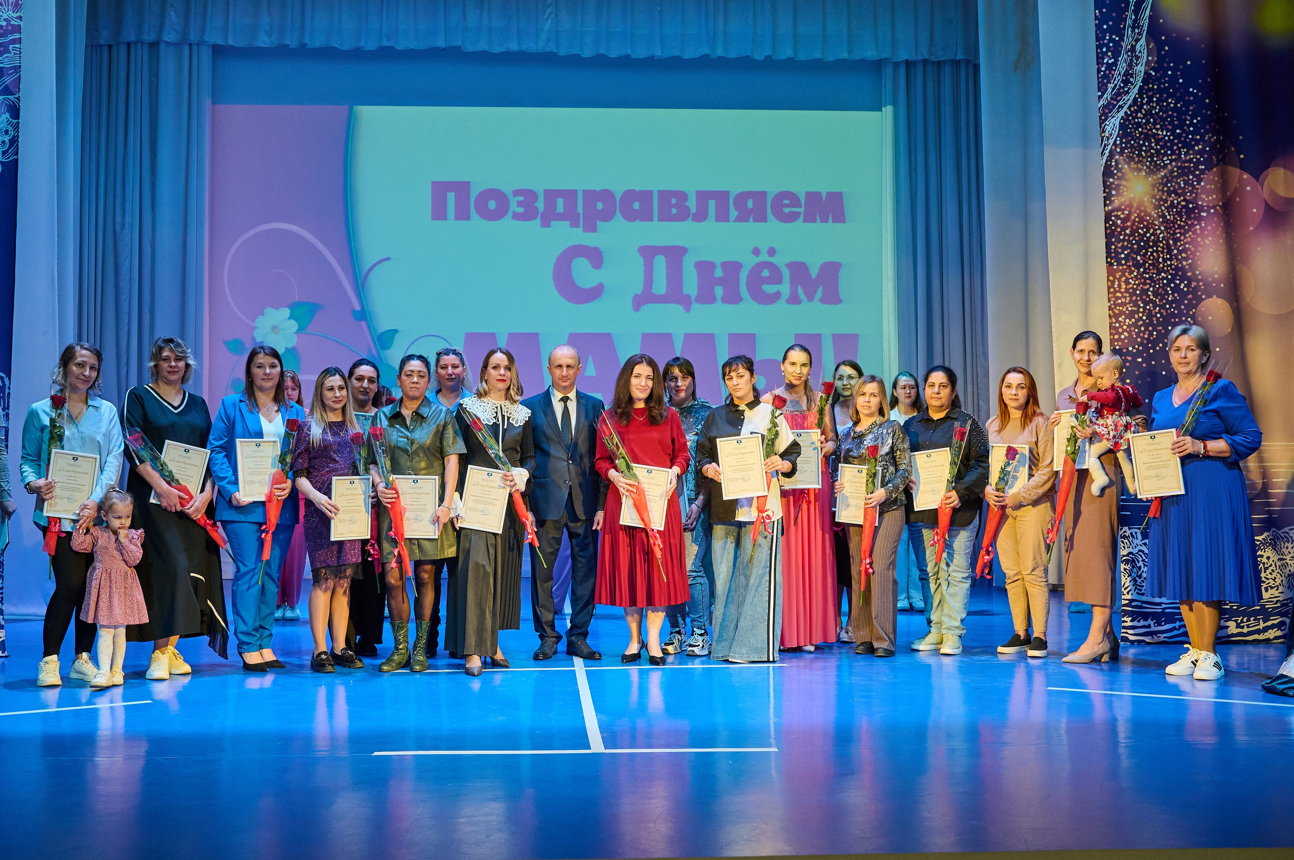 День матери Марьина Роща. Жизнь курорта Кабардинка в фотографиях