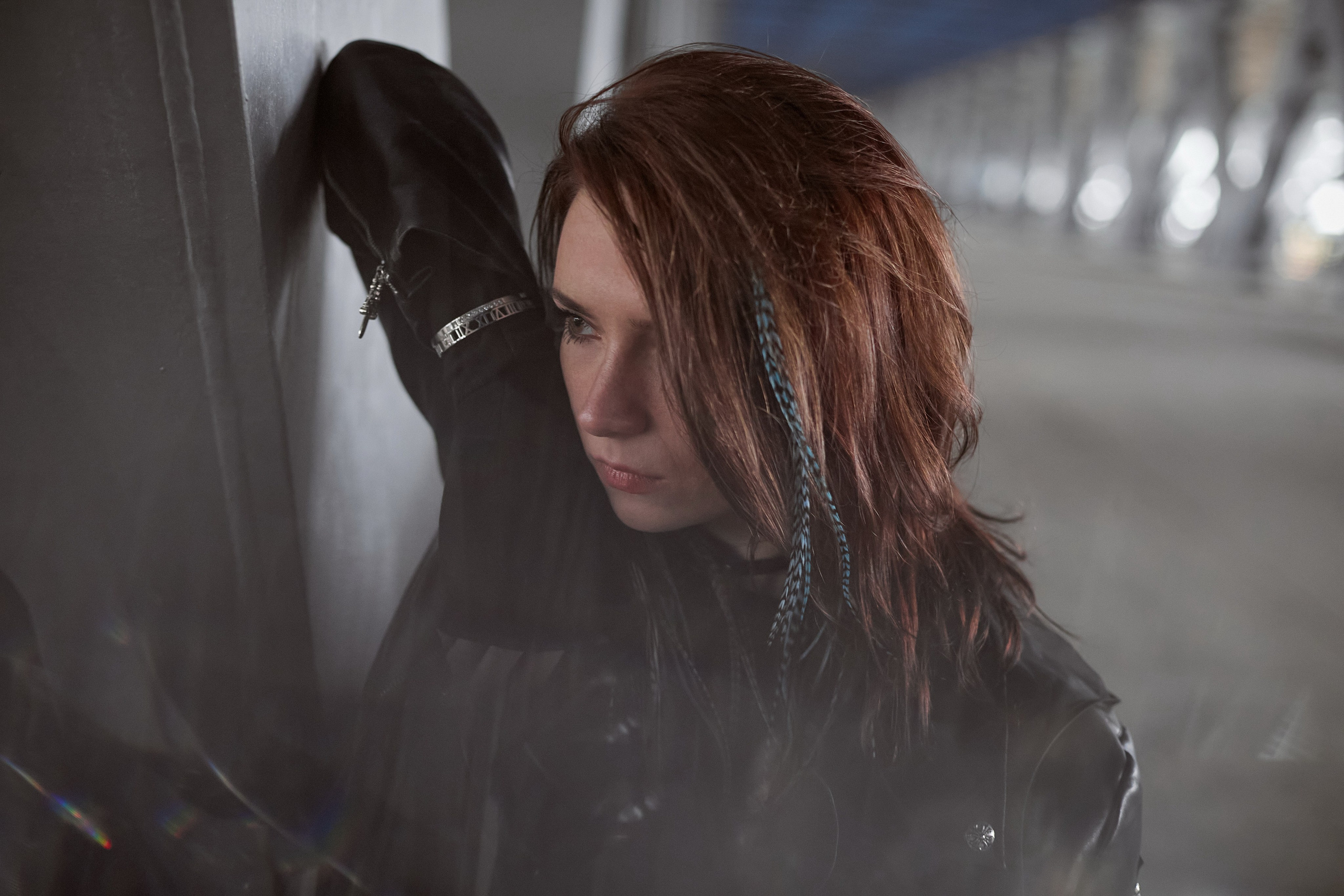 Фотограф в Москве. Креативное фото. Девушка на под мостом. 