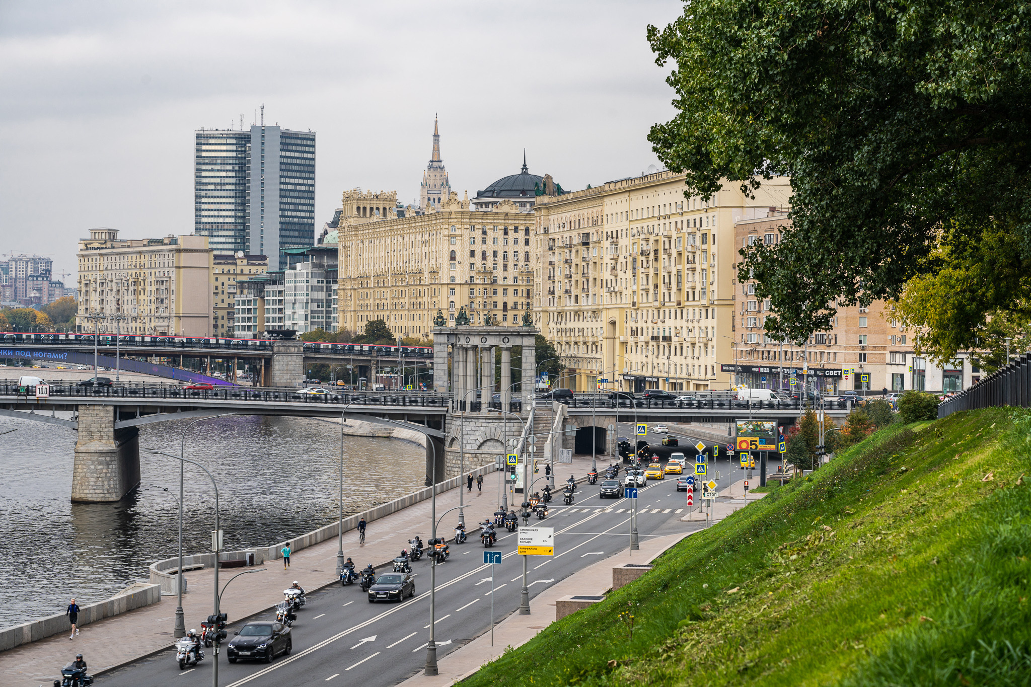 Мотопробег по Ростовской набережной в Москве