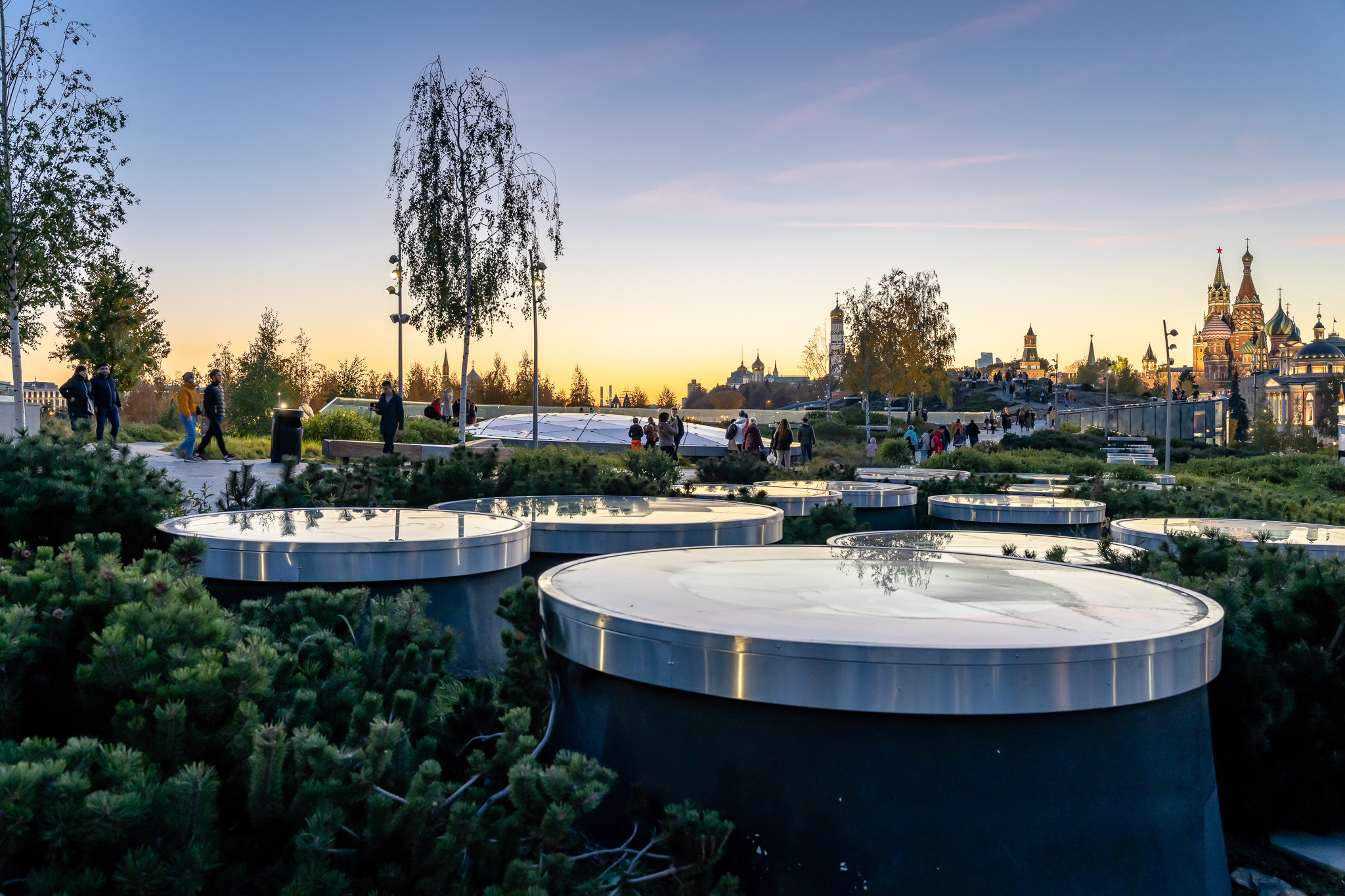 Закат в парке Зарядье в Москве