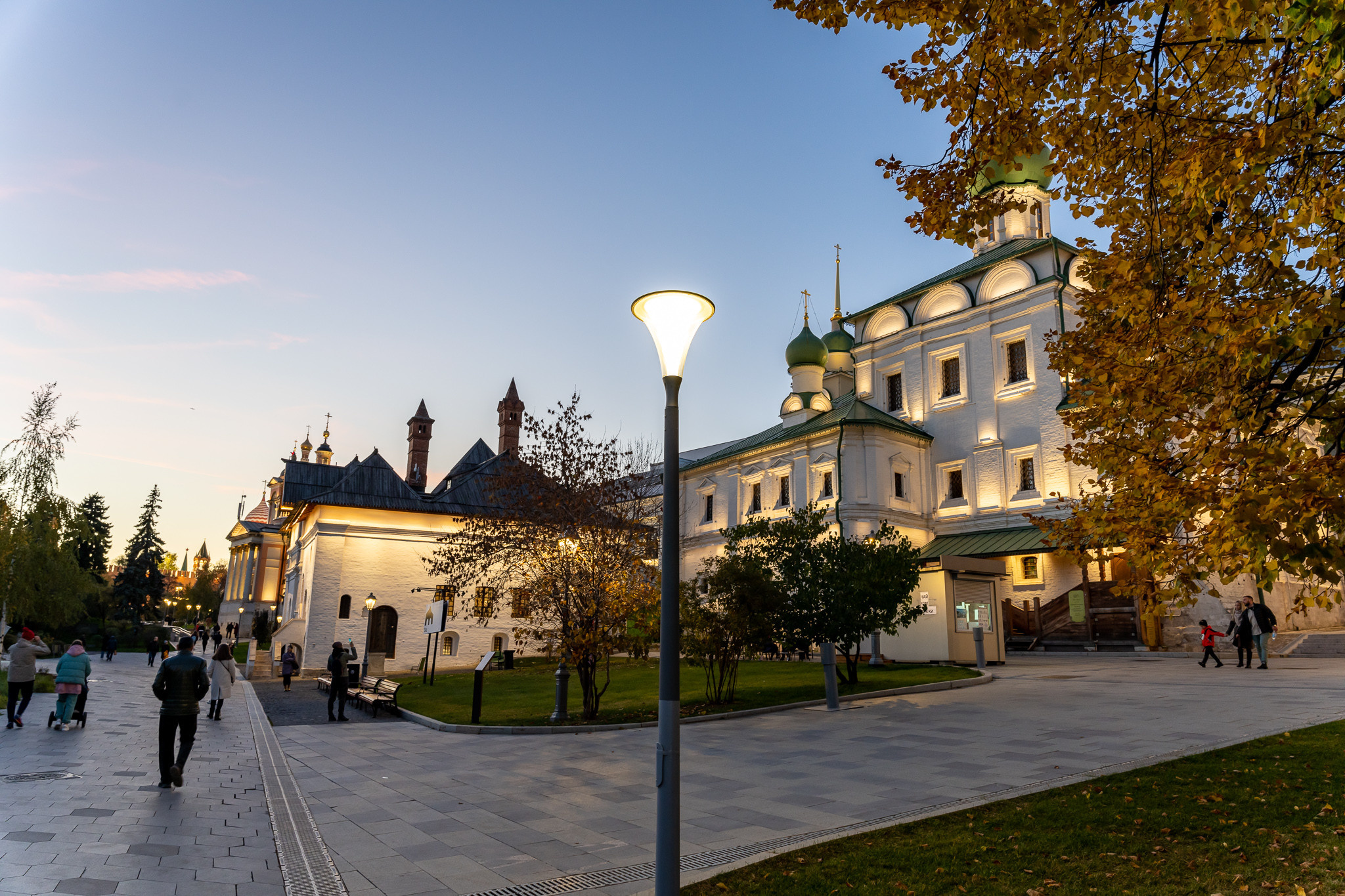 Парк Зарядье вечером