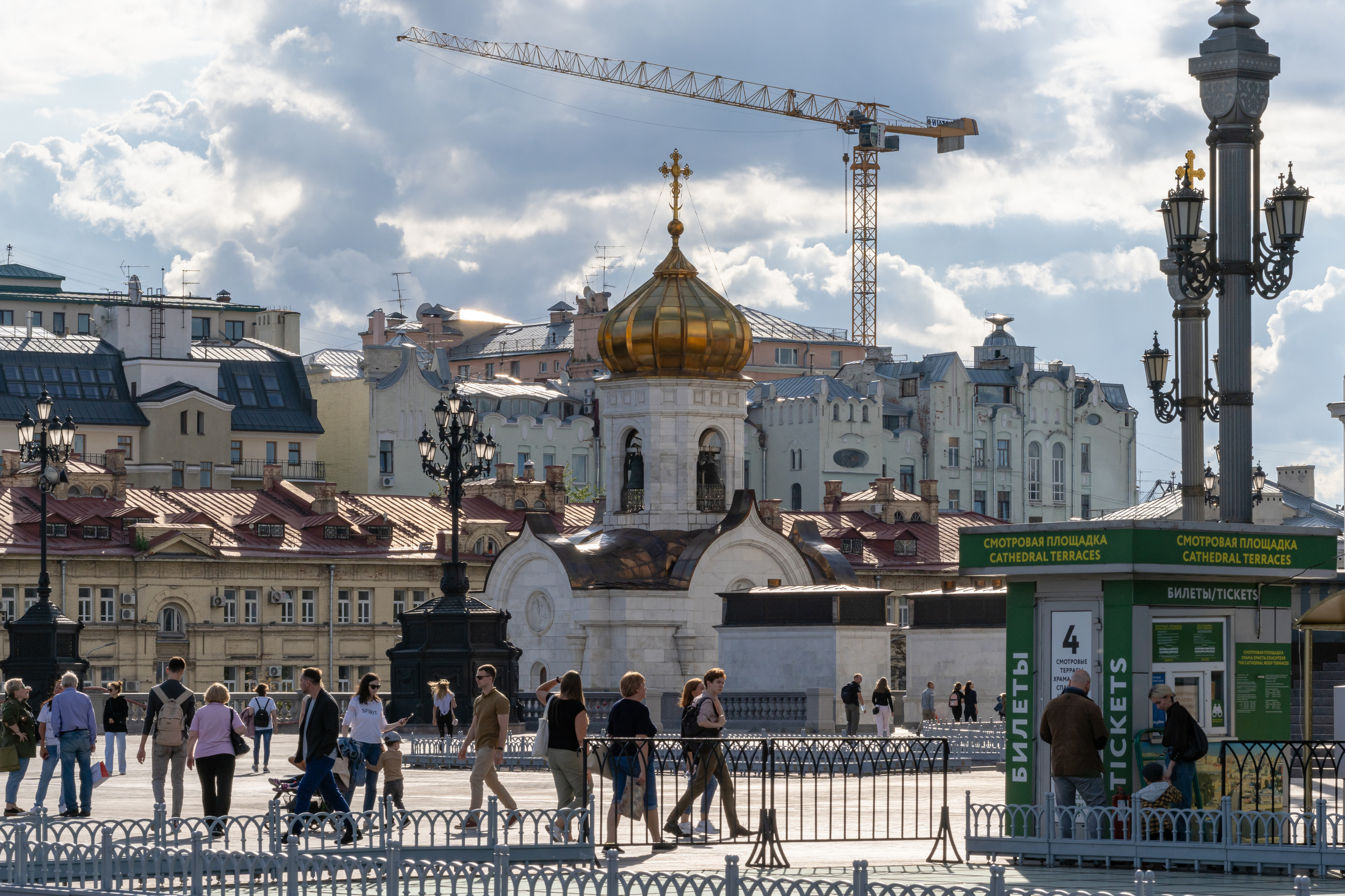 Вид на Москву от Храма Христа Спасителя