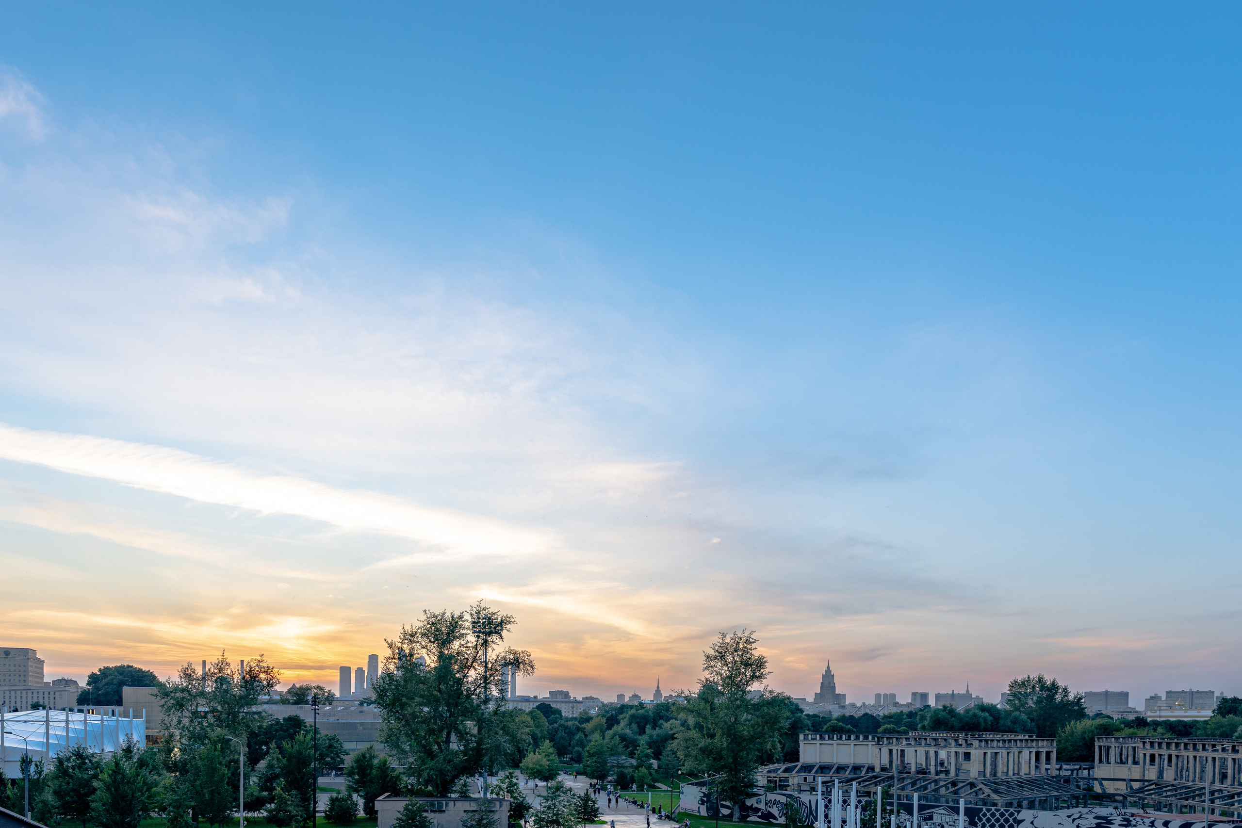 Вид на Москву со смотровой площадки Парка Горького