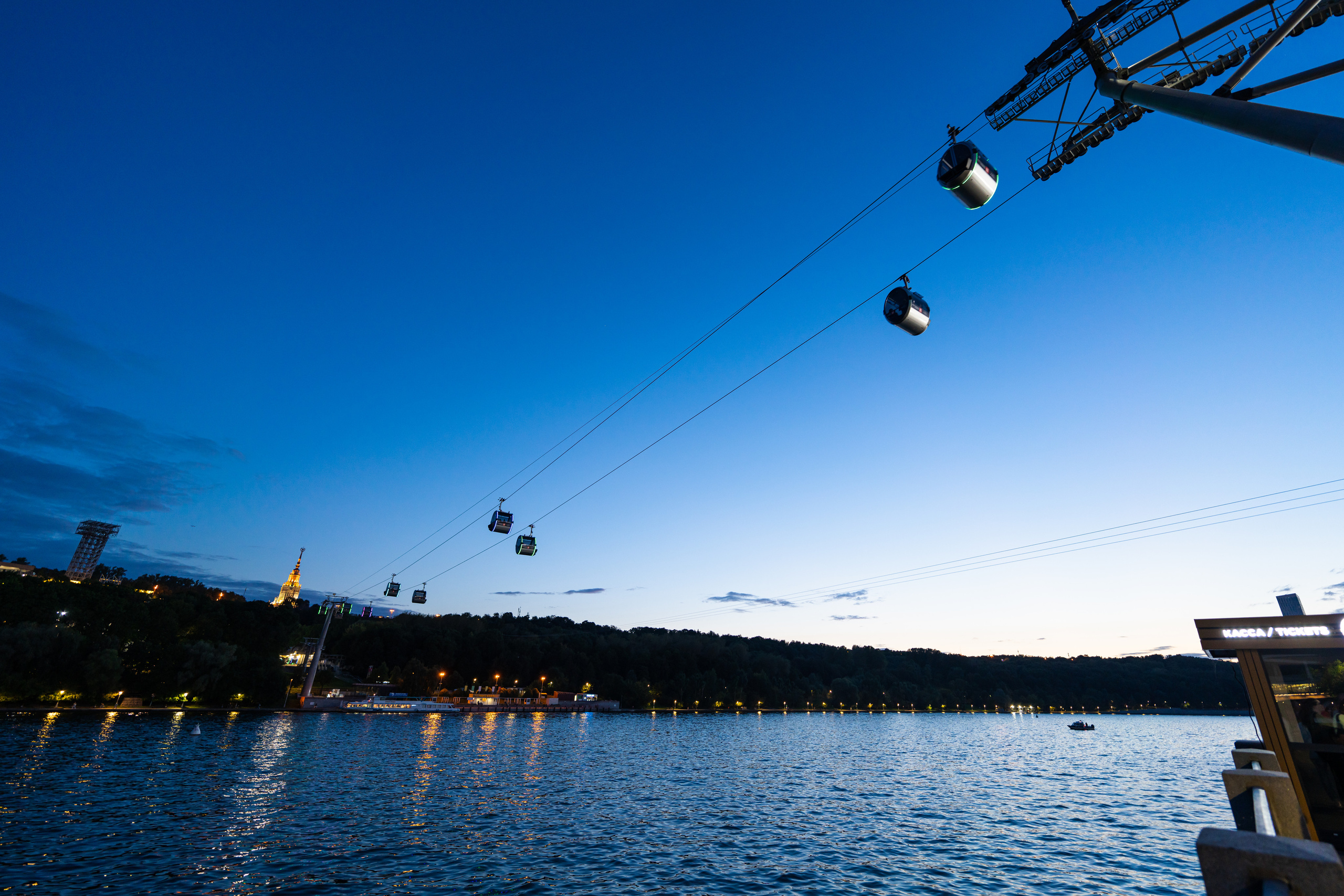 Ночные Лужники и канатная дорога