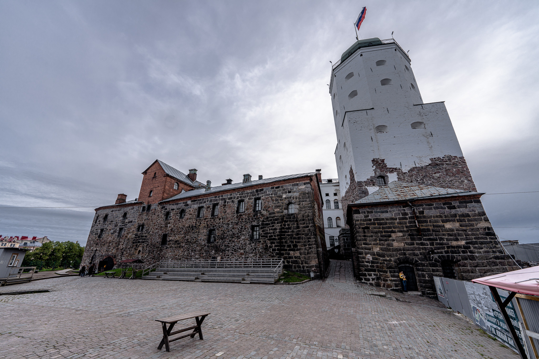 Выборгский замок осенью в суровую погоду
