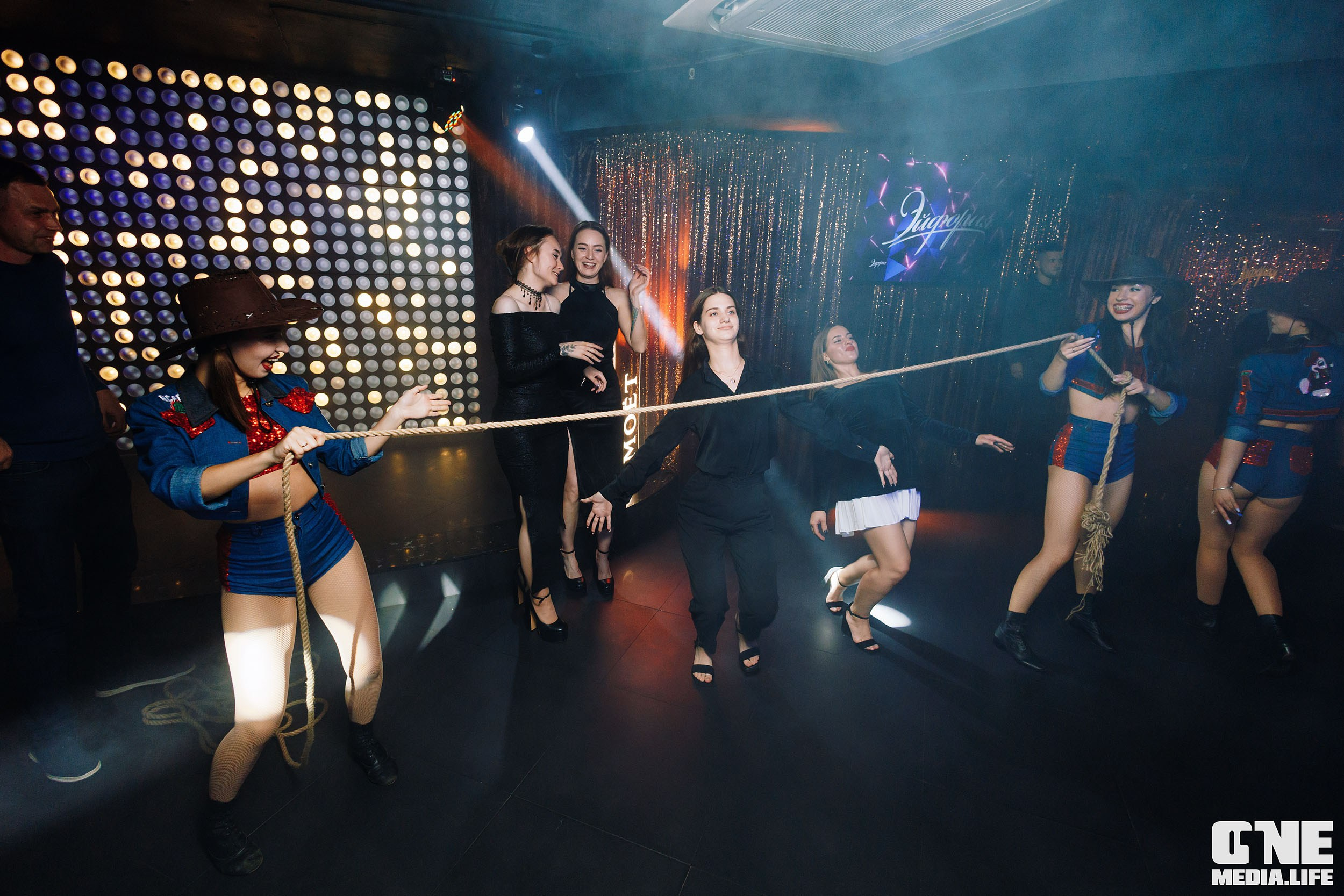 Фоторепортаж из караоке-клуба Эйфория. One Media Life: фоторепортажи, фотоотчеты с мероприятий и заведений