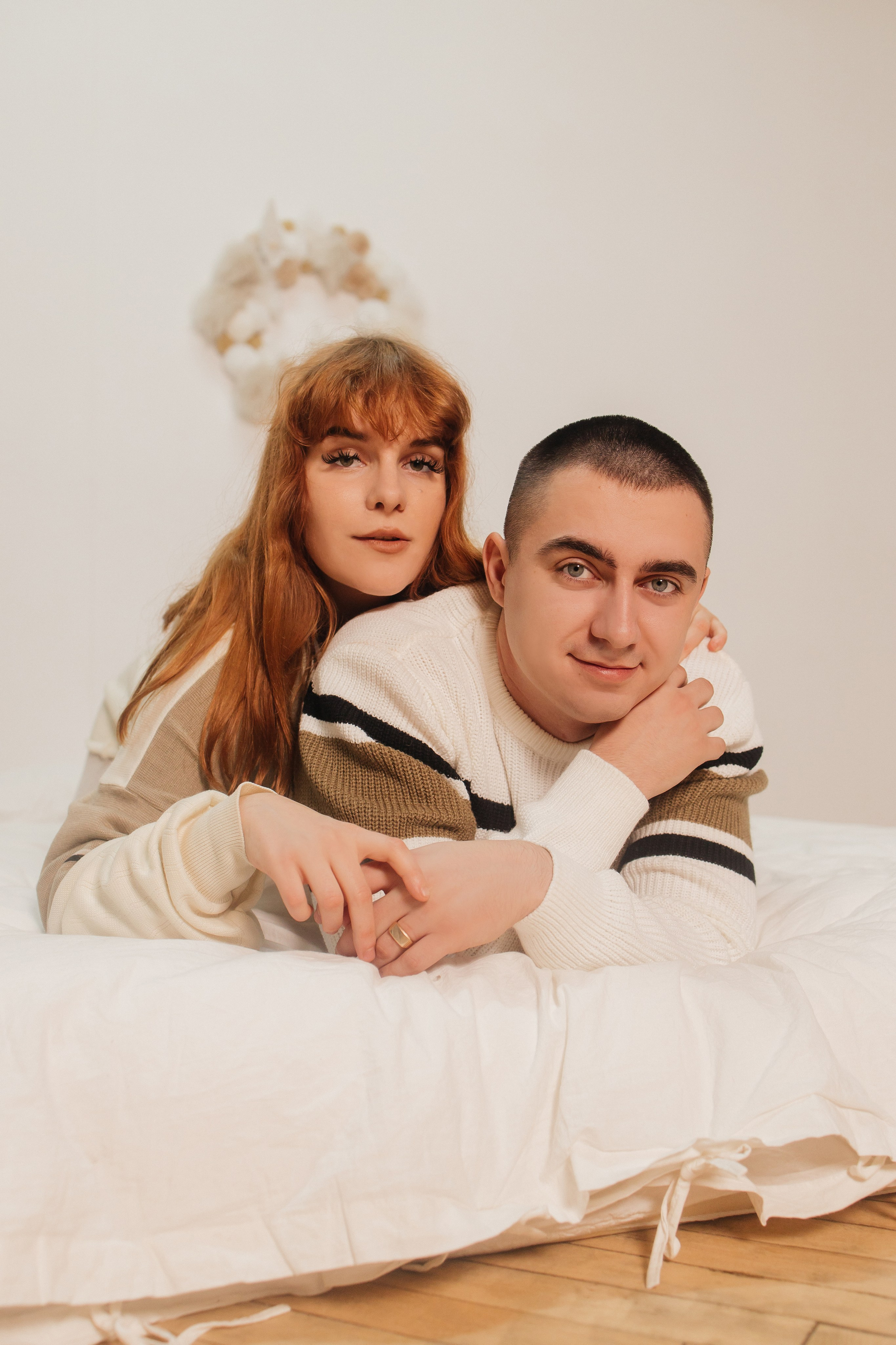 влюбленные , студийная съемка на кровати