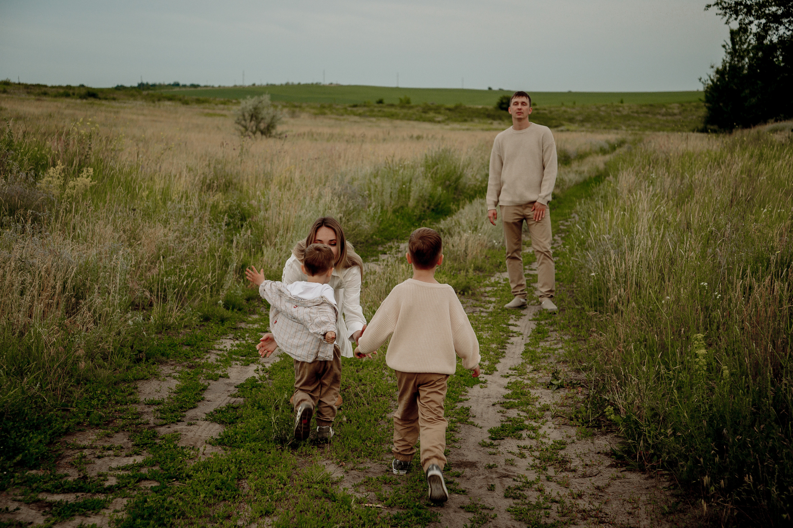 Ирина, Дима и их сынишки. Фотограф Мария Стрелкова