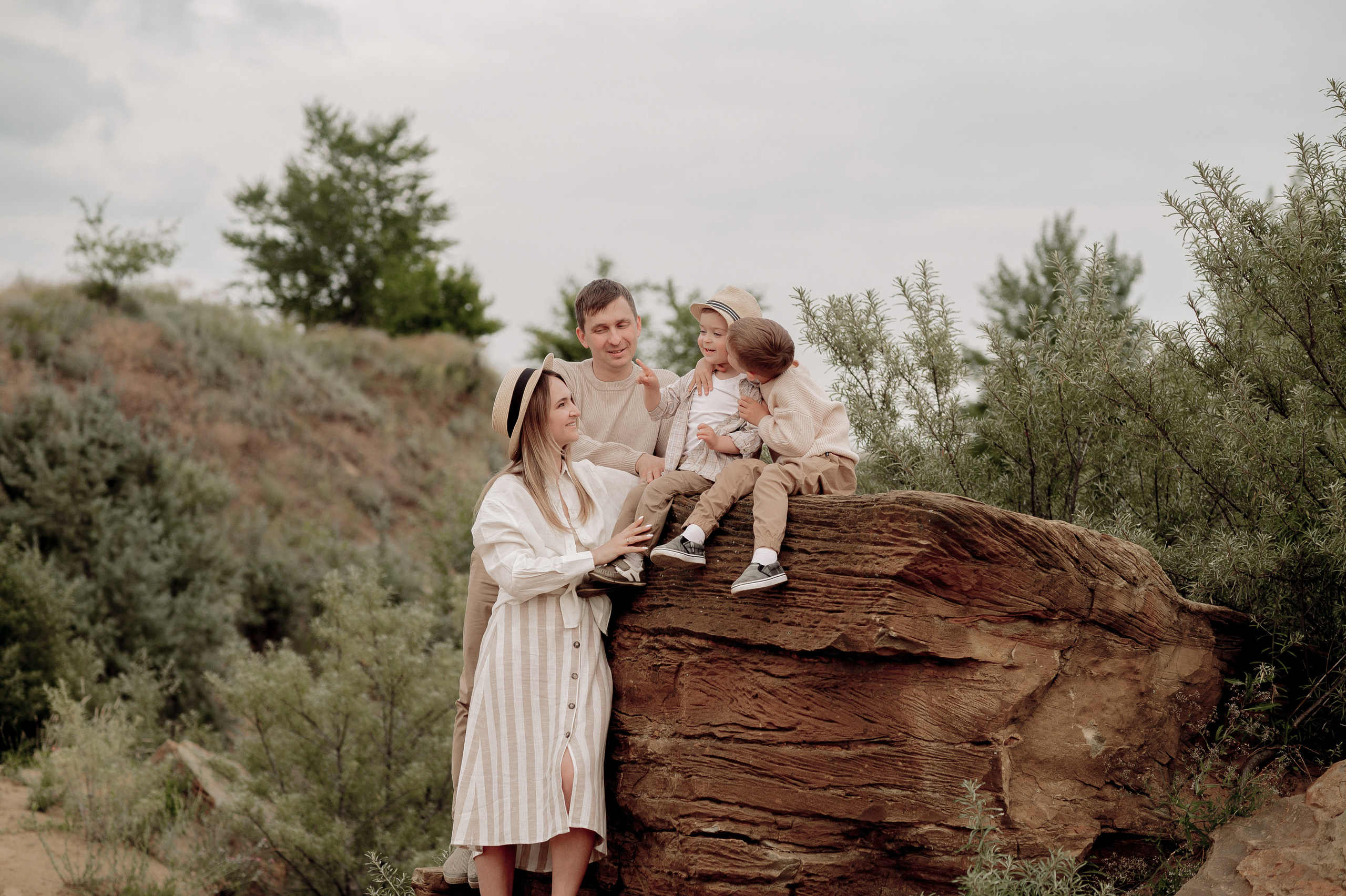 Ирина, Дима и их сынишки. Фотограф Мария Стрелкова
