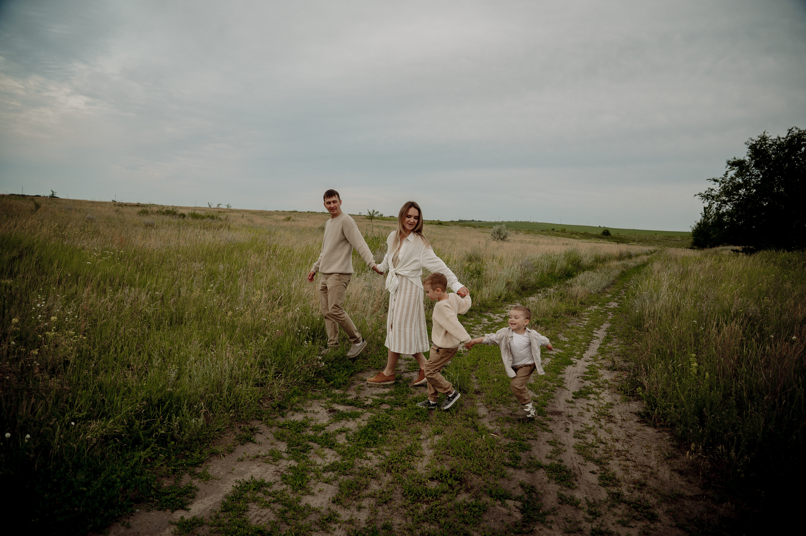 Ирина, Дима и их сынишки. Фотограф Мария Стрелкова