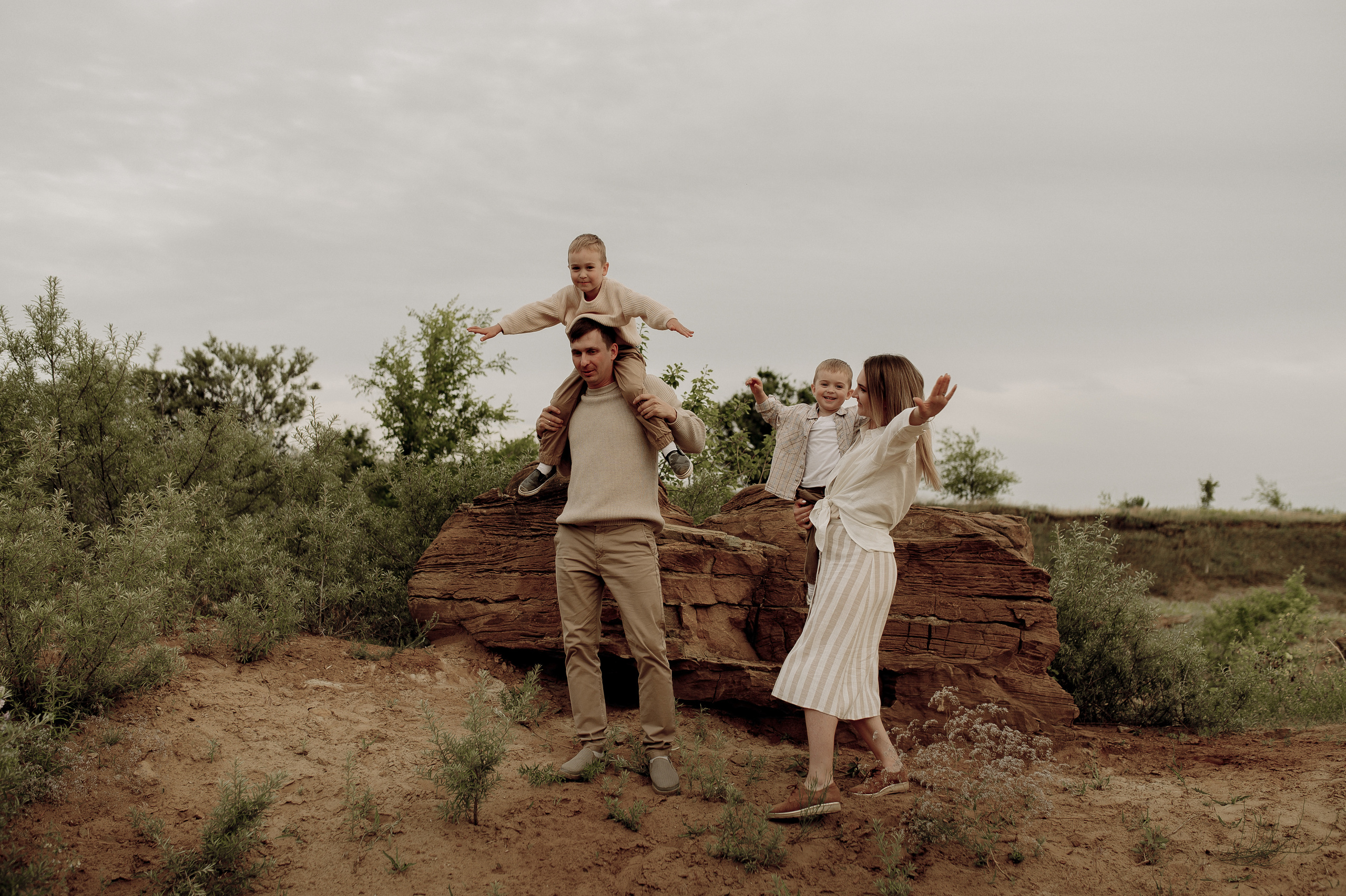 Ирина, Дима и их сынишки. Фотограф Мария Стрелкова