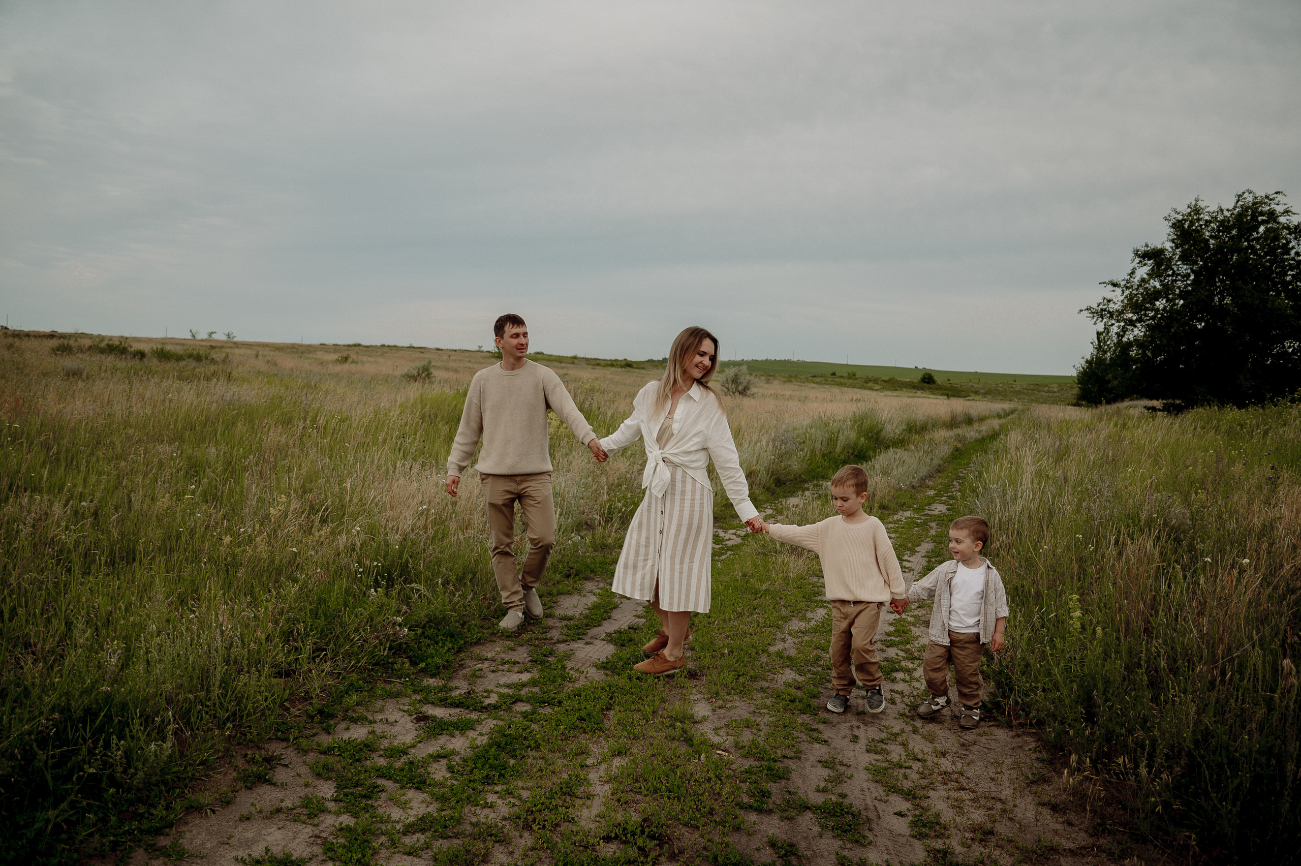 Ирина, Дима и их сынишки. Фотограф Мария Стрелкова