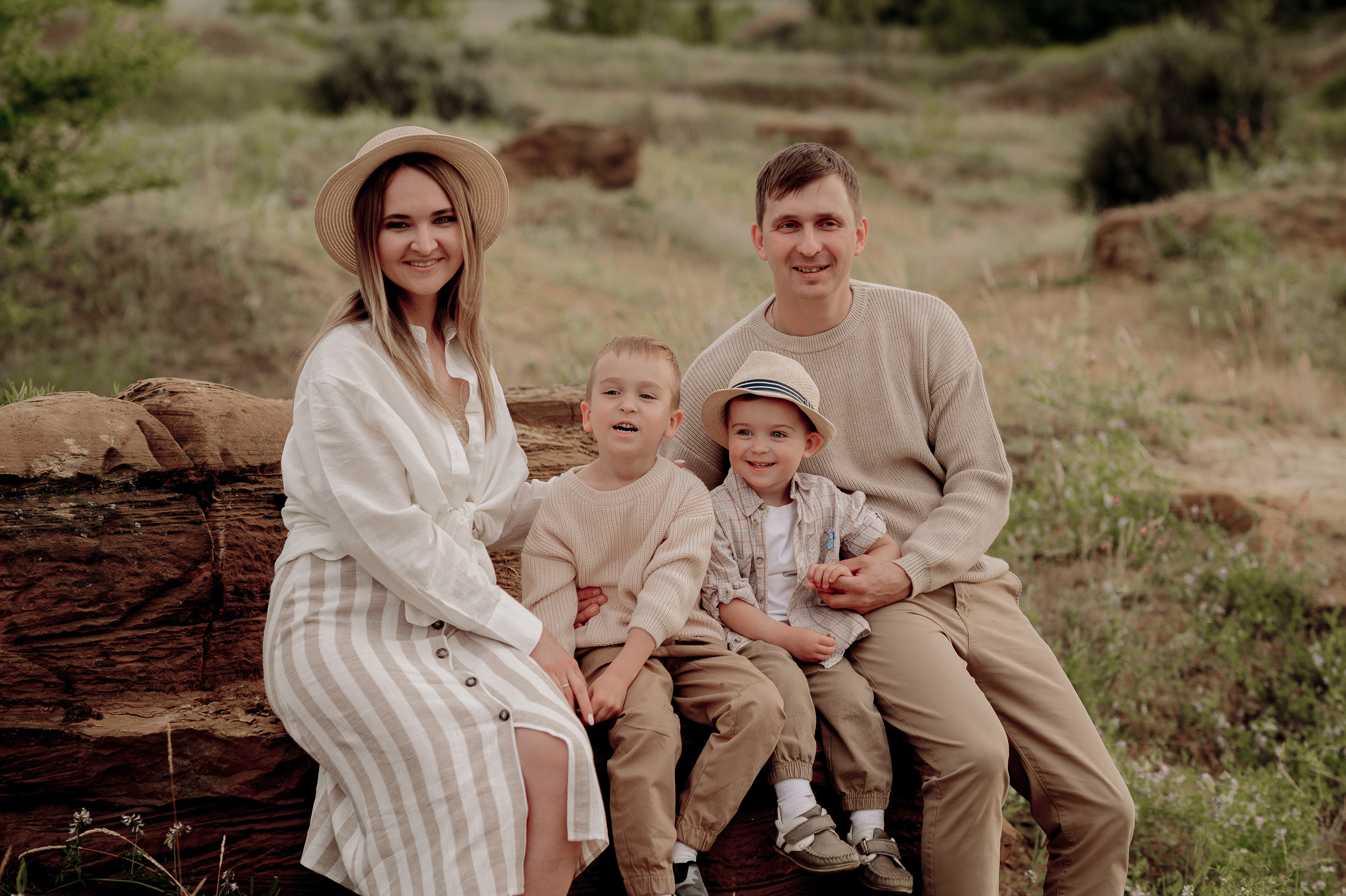 Ирина, Дима и их сынишки. Фотограф Мария Стрелкова