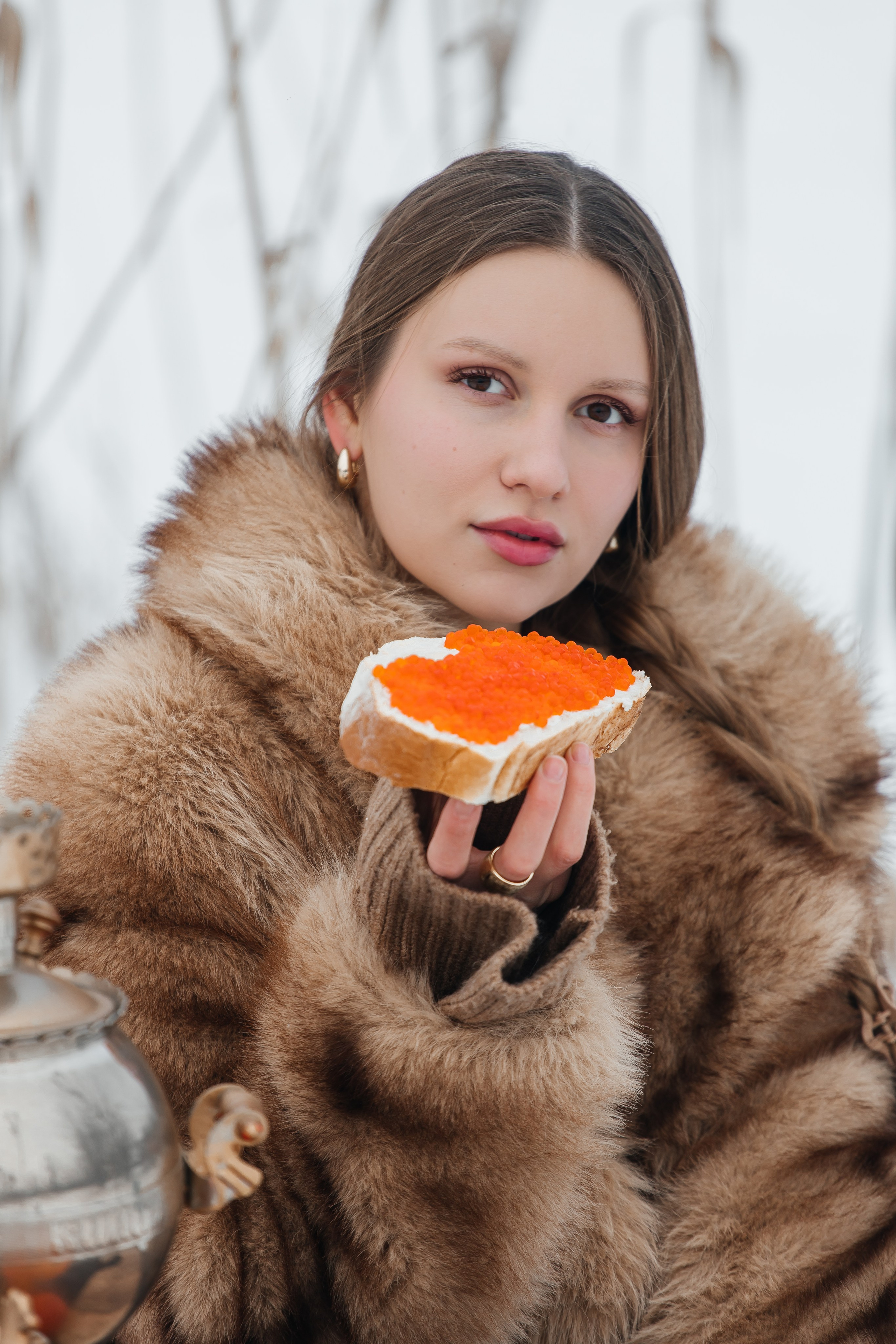 Фотосессия с бутербродом с икрой