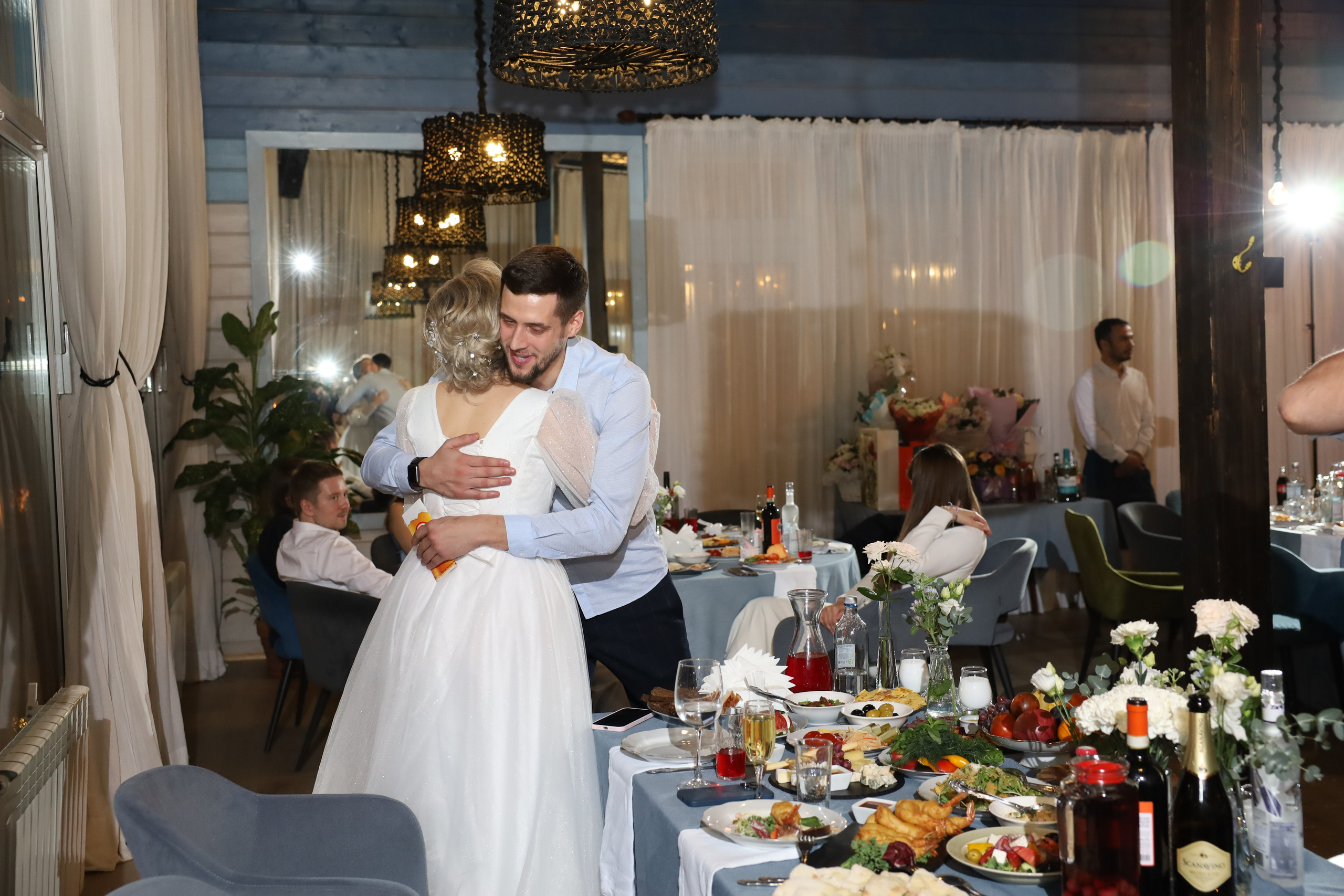 𝒜𝓇𝓉𝑒𝓂 & 𝐿𝓎𝓊𝓈𝓎𝒶 (𝓇𝑒𝓈𝓉𝒶𝓊𝓇𝒶𝓃𝓉). 𝑀𝑜𝓈𝒸𝑜𝓌. Свадебный фотограф в Санкт-Петербурге