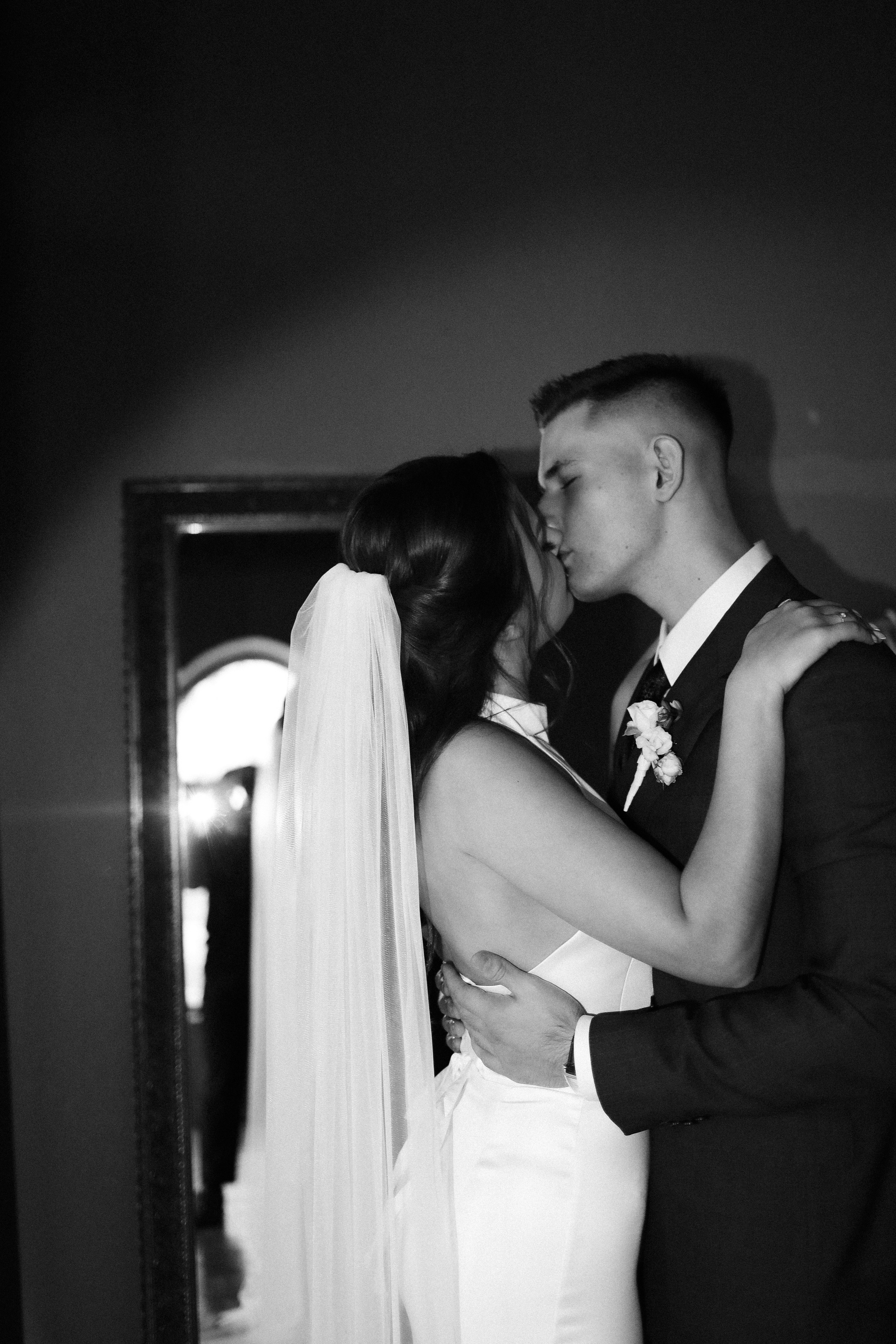 М. + В. Таганский загс, студийная лавстори. Семейный и lovestory фотограф в Москве Светлана Коняхина