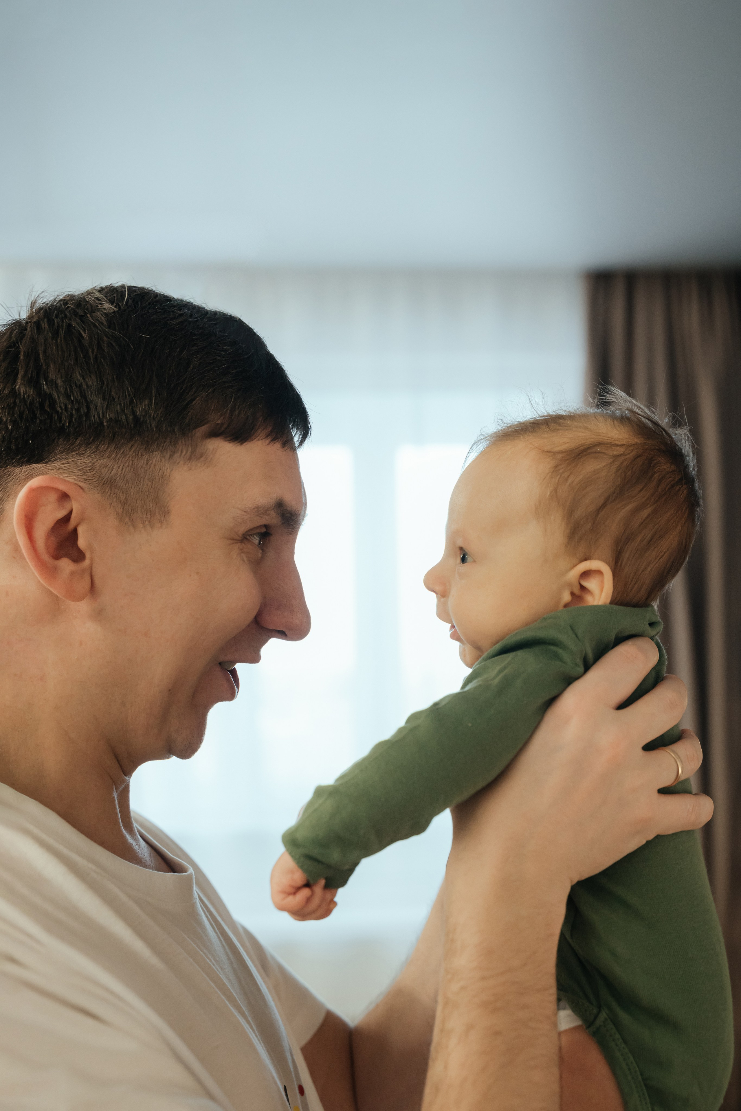 Домашняя семейная фотосессия с новорожденным малышом. Фотограф в Нижневартовске Анна Стрельцова