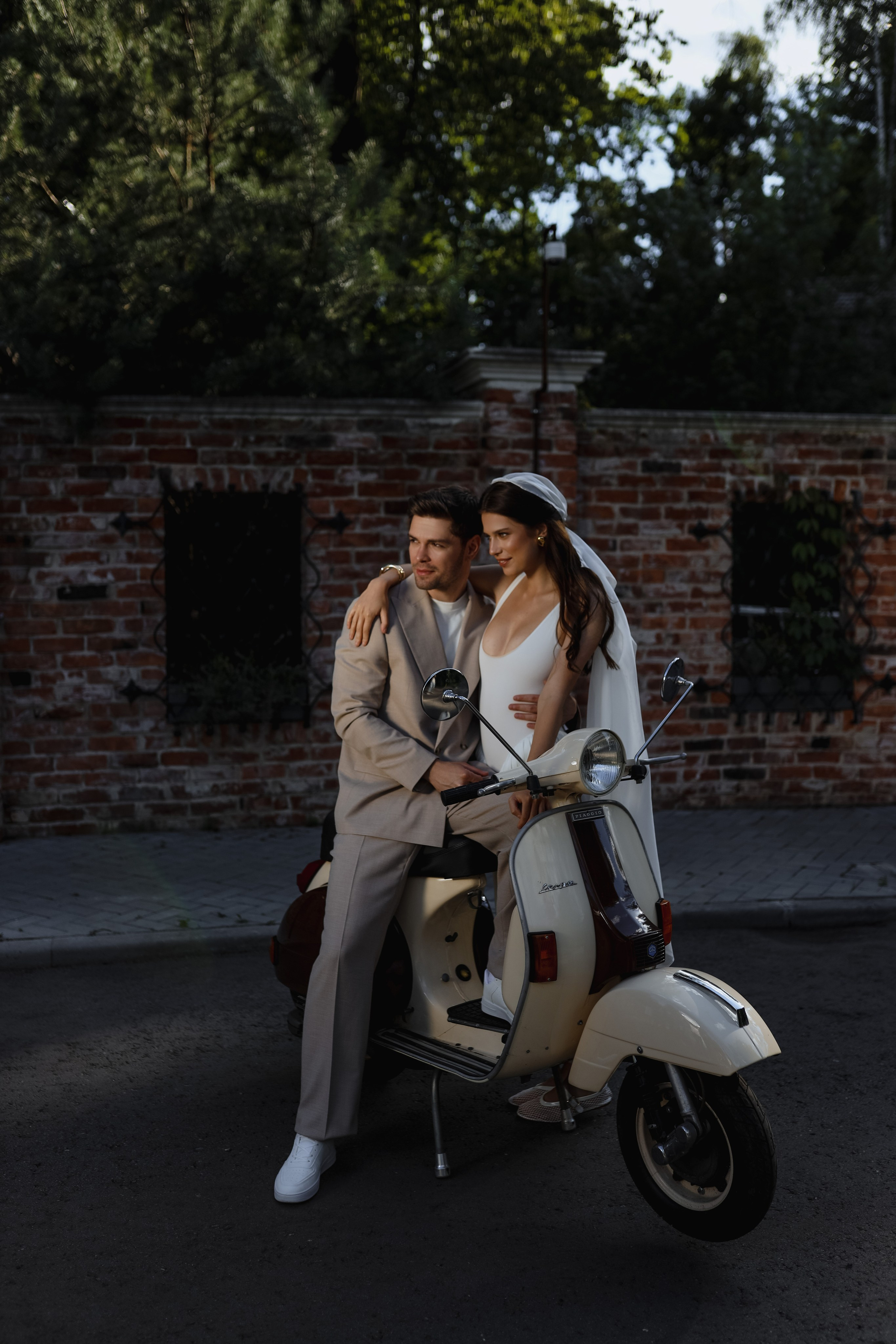 Крис и София