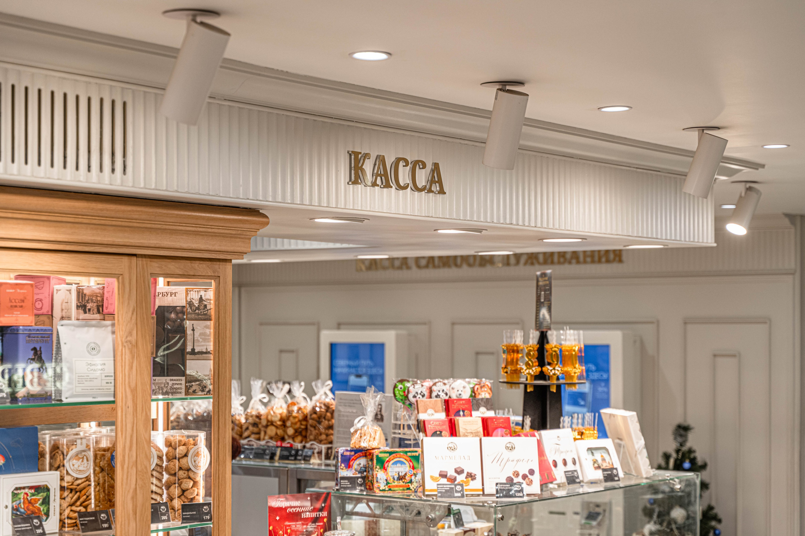 Фотосъемка освещения Maytoni в кафе Север. Интерьерный и репортажный фотограф в Санкт-Петербурге