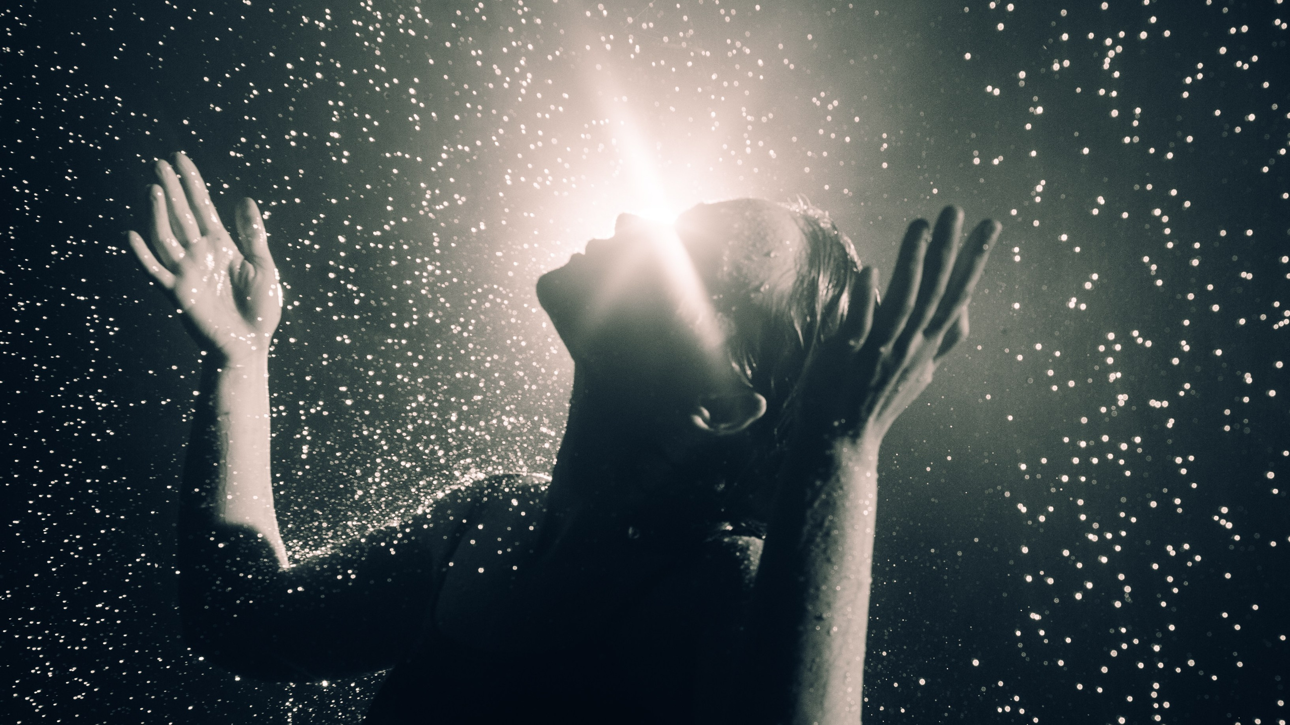 Съёмка в фотостудии с дождём. Фотоведьма Дарья Нечинская