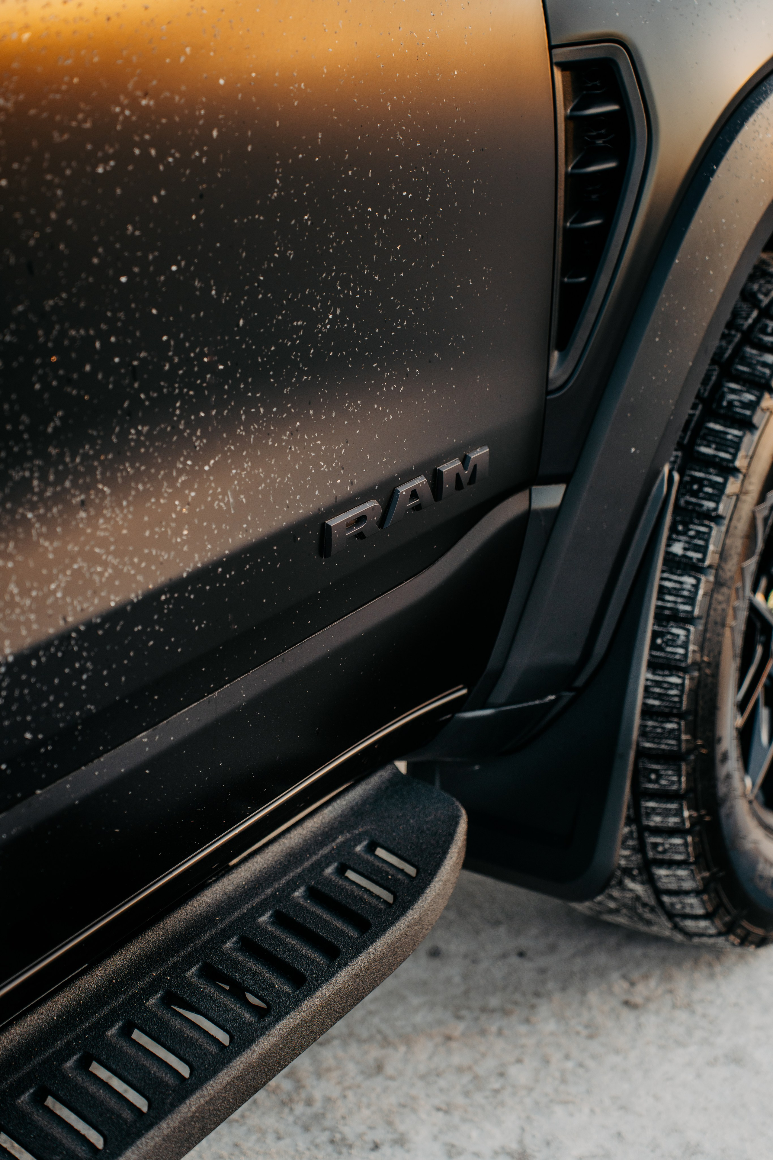 Ram Rebel TRX. Фотограф, видеограф и пилот дрона на Байкале