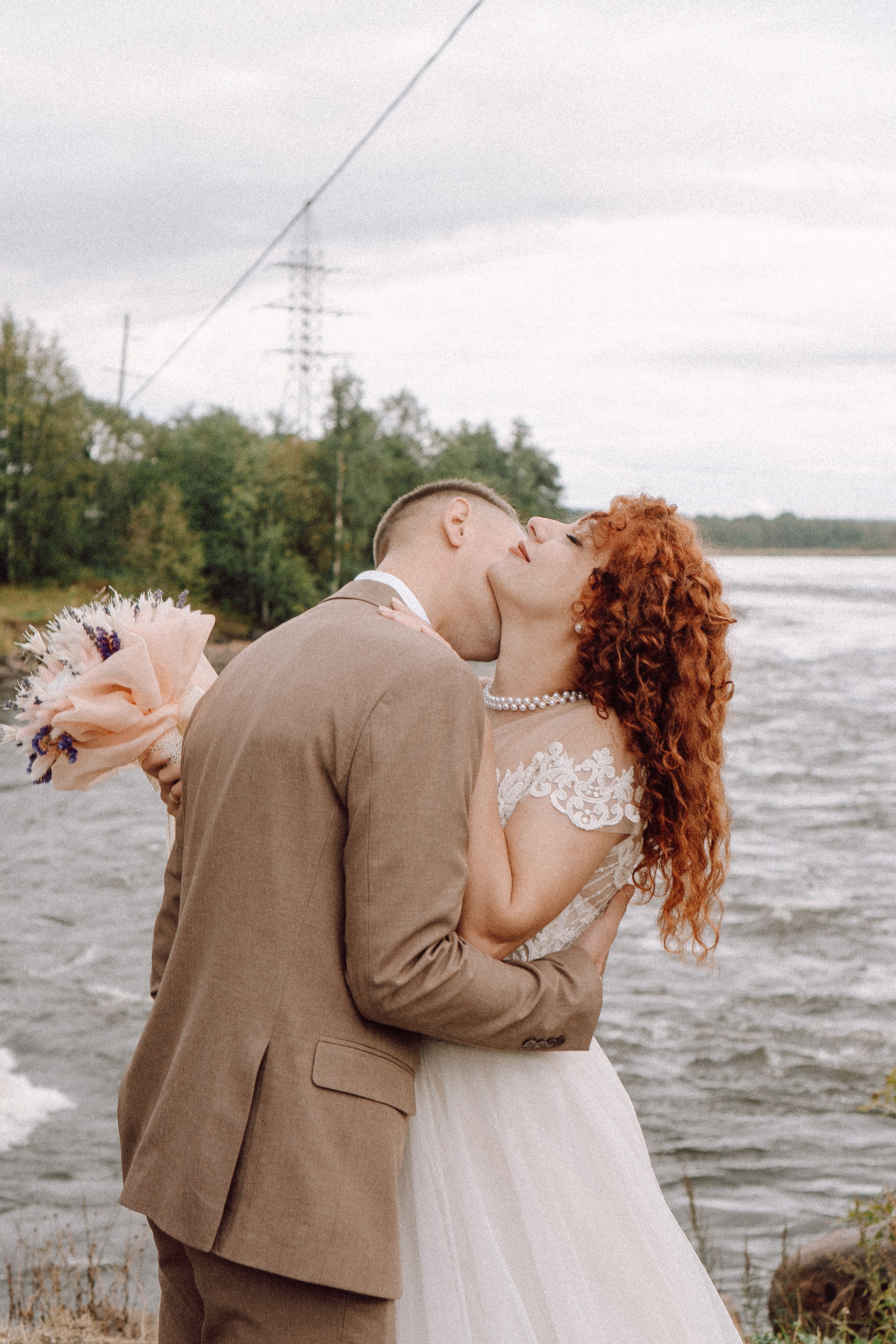 СВАДЕБНАЯ ФОТОСЕССИИЯ ПАРЫ В ГОРОДЕ ПРИОЗЕРСК В СОСНОВОМ ЛЕСУ И С ПИКАПОМ. Профессиональный фотограф, Санкт-Петербург — Виктория Богомолова