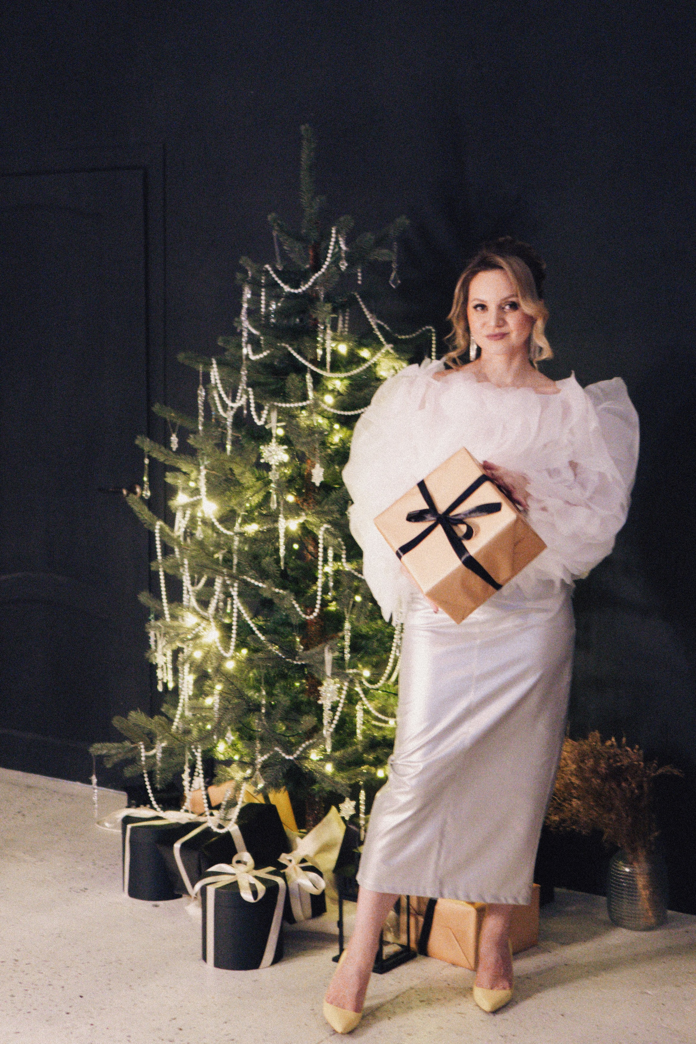 НОВОГОДНЯЯ ФОТОСЕСИИЯ В СТУДИИ ДЛЯ ДЕВУШКИ И ПРОГУЛКА ПО ЧЕРНЫШЕВСКОЙ. Профессиональный фотограф, Санкт-Петербург — Виктория Богомолова