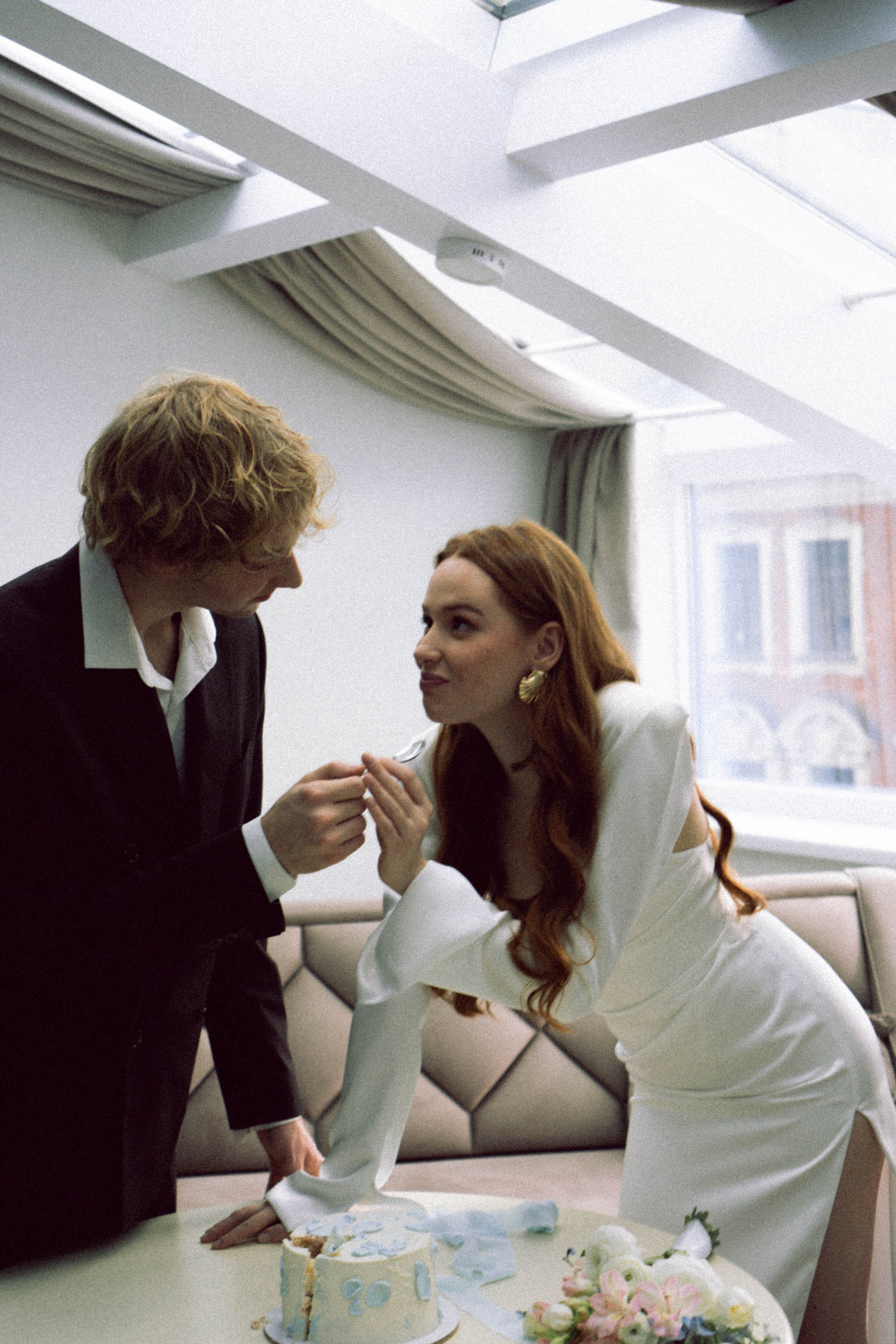 СВАДЕБНАЯ СЬЕМКА В ОТЕЛЕ. СБОРЫ ЖЕНИХА И НЕВЕСТЫ И ТАКЖЕ ТОР И ПОДГОТОВКА К ПРОГУЛКЕ. Профессиональный фотограф, Санкт-Петербург — Виктория Богомолова