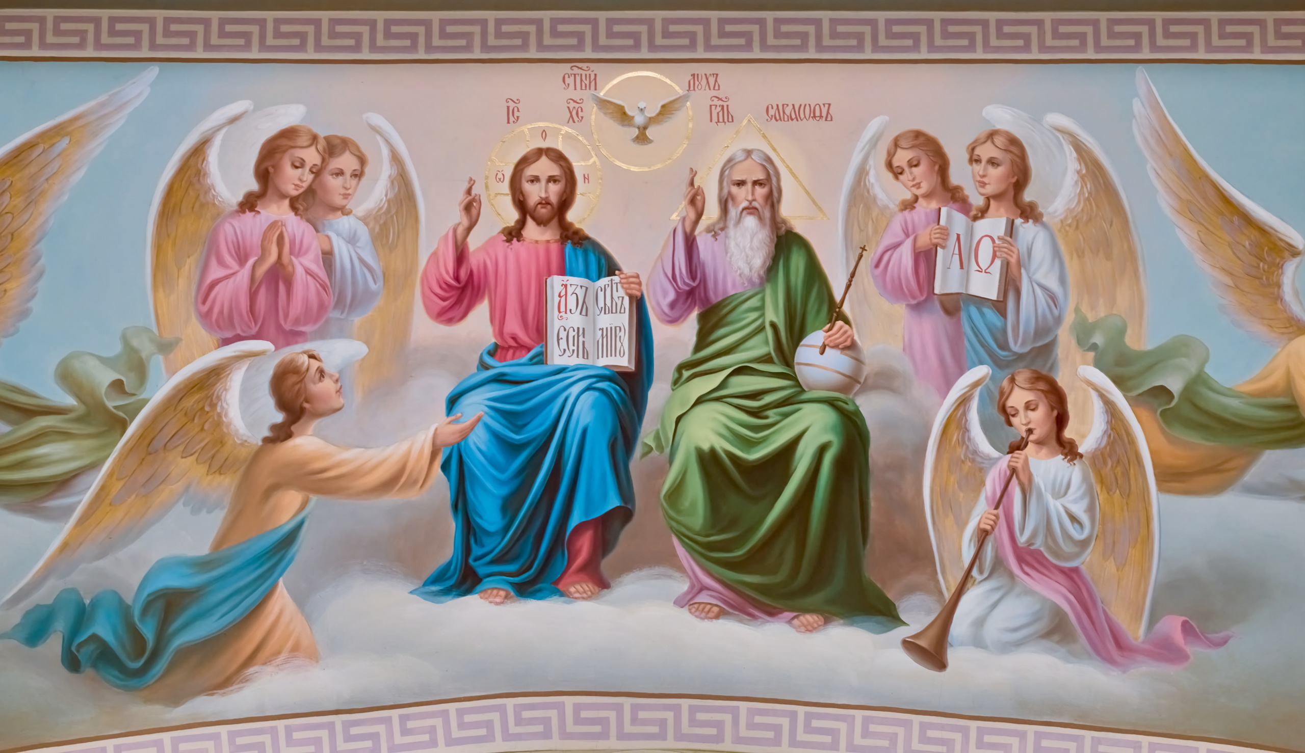 Фрески храма Пророка Божия Илии, Троица Иисус Христос, Бог Господь, и Дух Святый в окружении ангелов