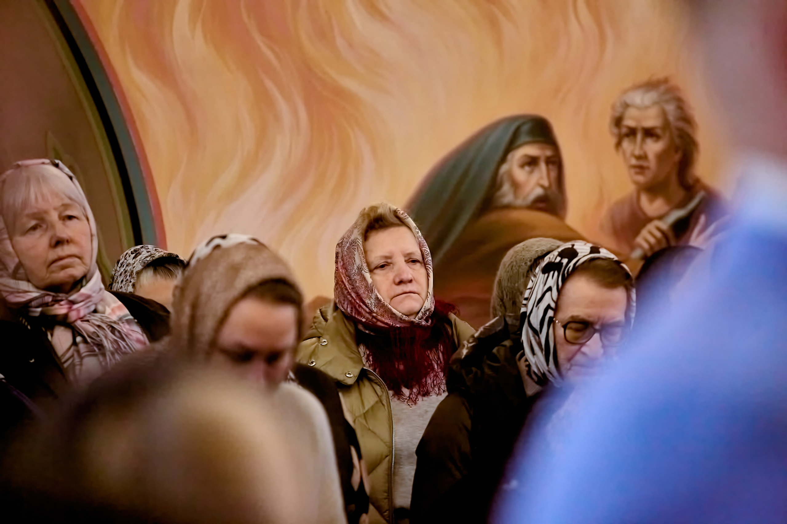 В молитве в храме Преподобного Серафима Саровского