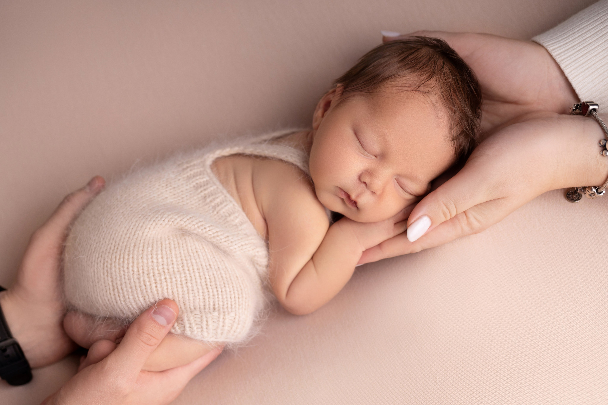 Классическая фотосессия малыша. Фотограф новорожденных малышей в Омске и Омской области Эльвира Камаева