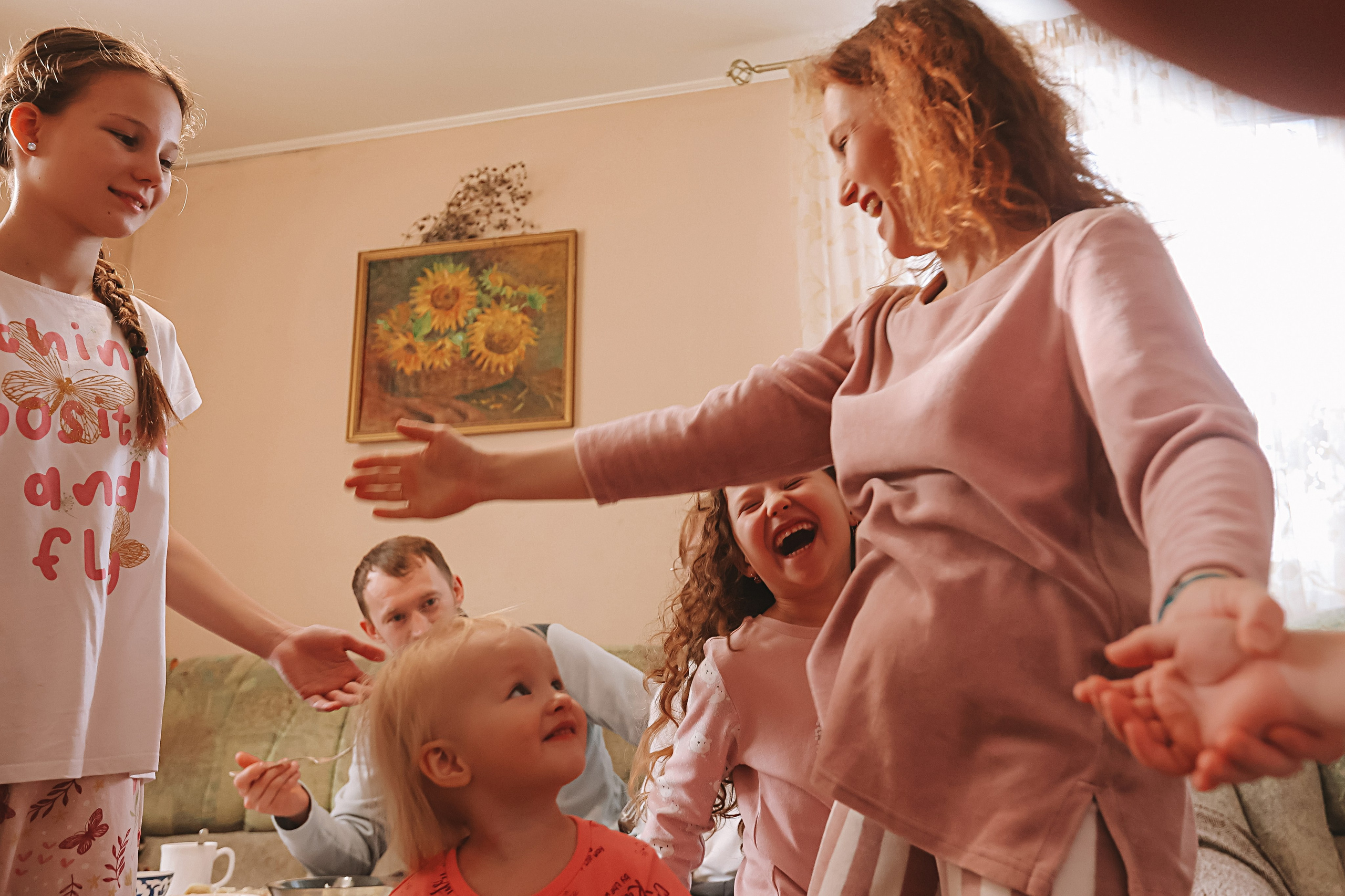 Большая семья репортаж. Семейный фотограф Тюмень, фотограф на роды Салмина Мария