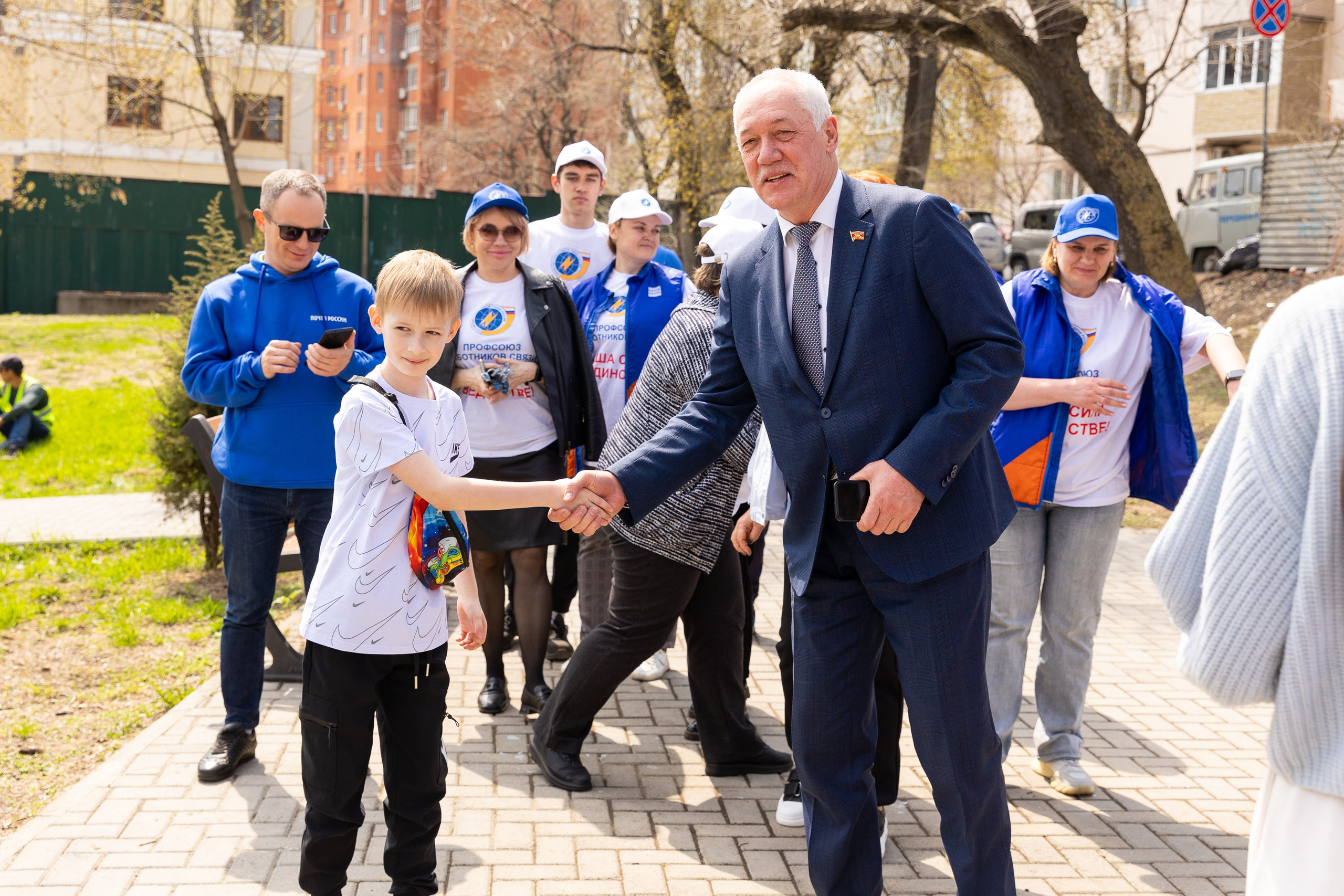 Посадка деревьев. Репортажный фотограф во Владивостоке