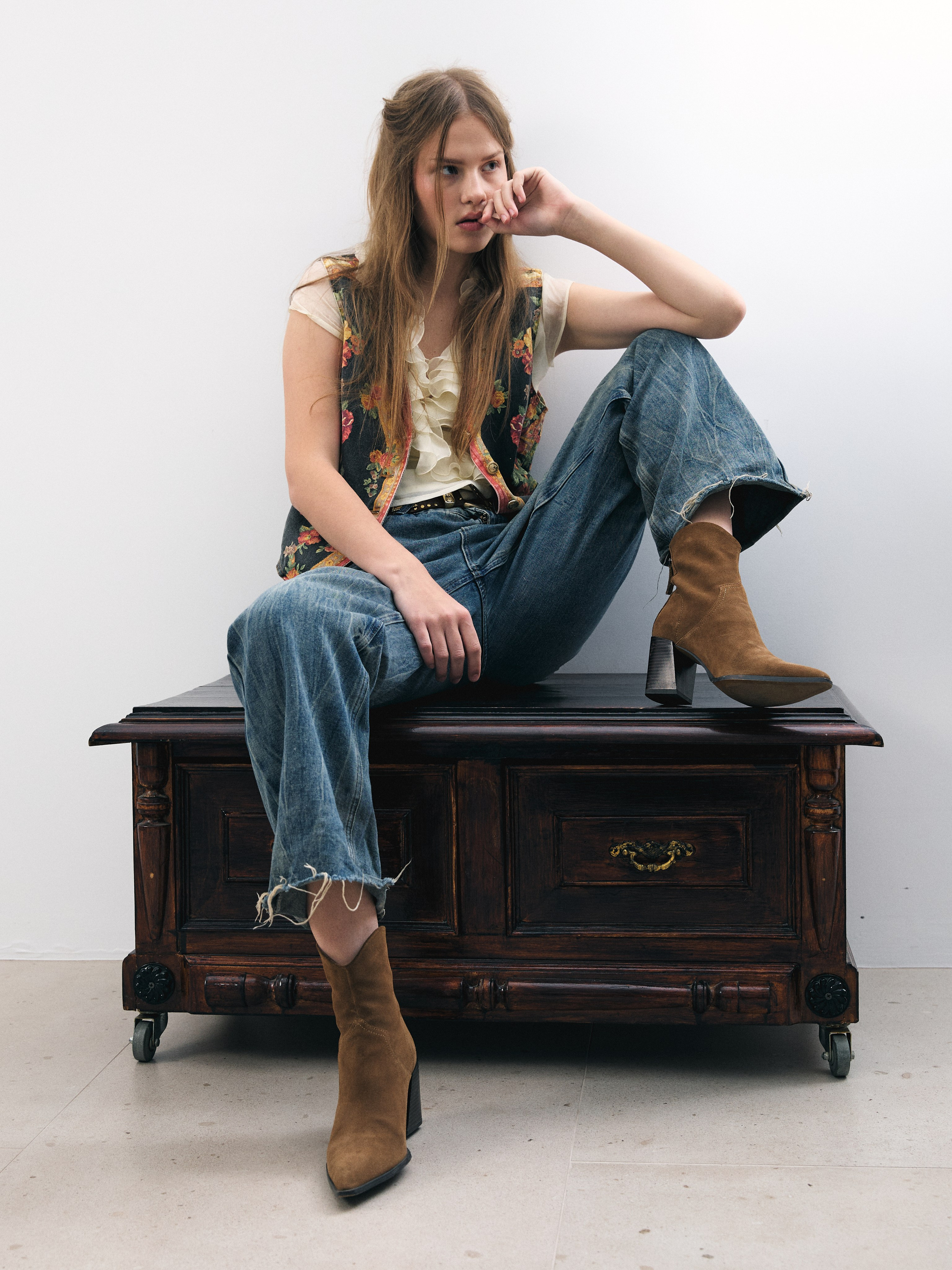 Lookbook. Фотограф в Москве и Сургуте Алла Лесовая. Снимаю каталог для брендов и индивидуальные портреты для людей