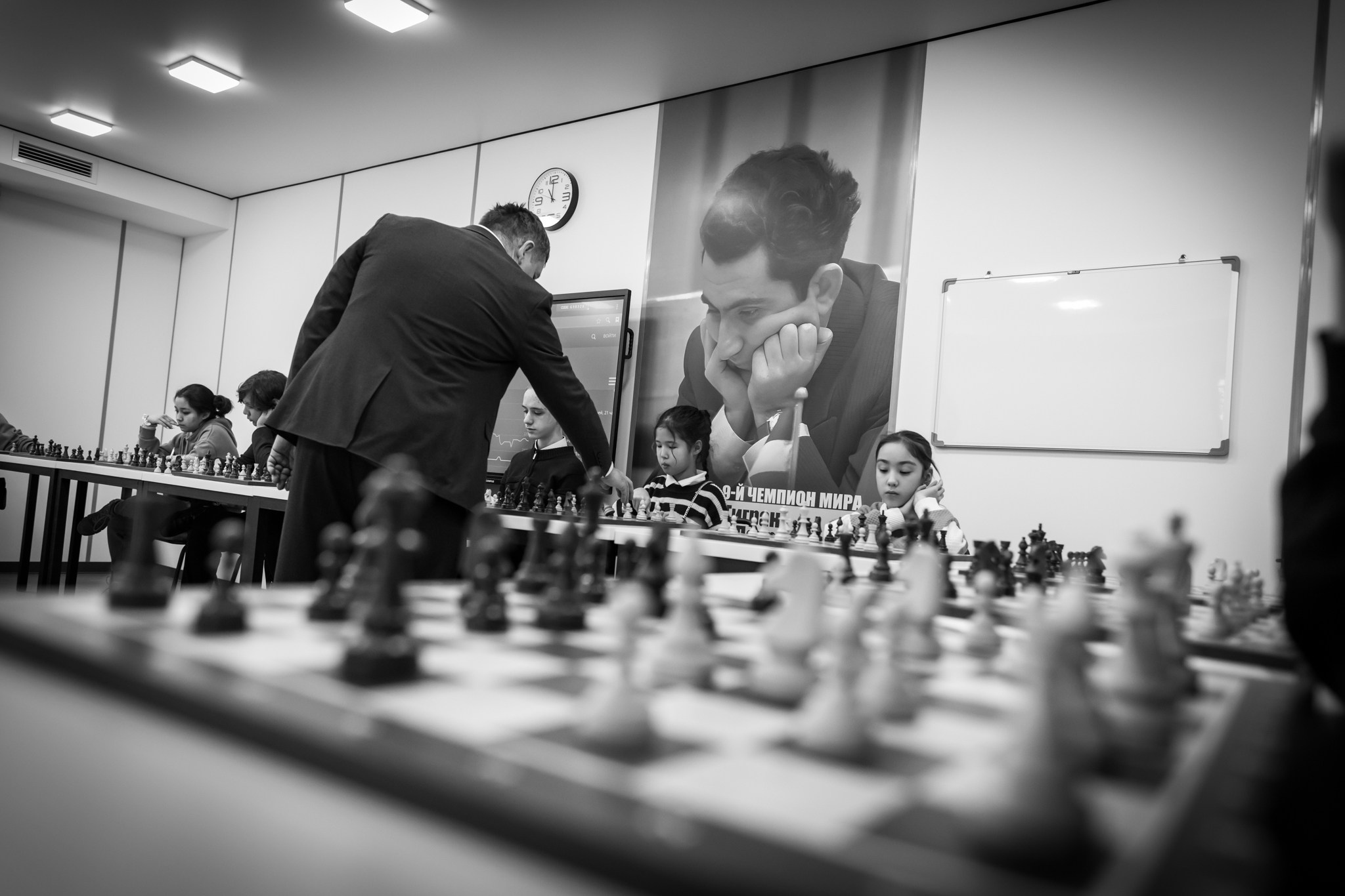 2025.02.01 KAZAKHMYS Youth Team Chess CUP 2025 — Simul with Alexander Moiseenko. Фотограф Анна Штурман (репортажная съёмка любых событий и мероприятий) Anna Shtourman photographer