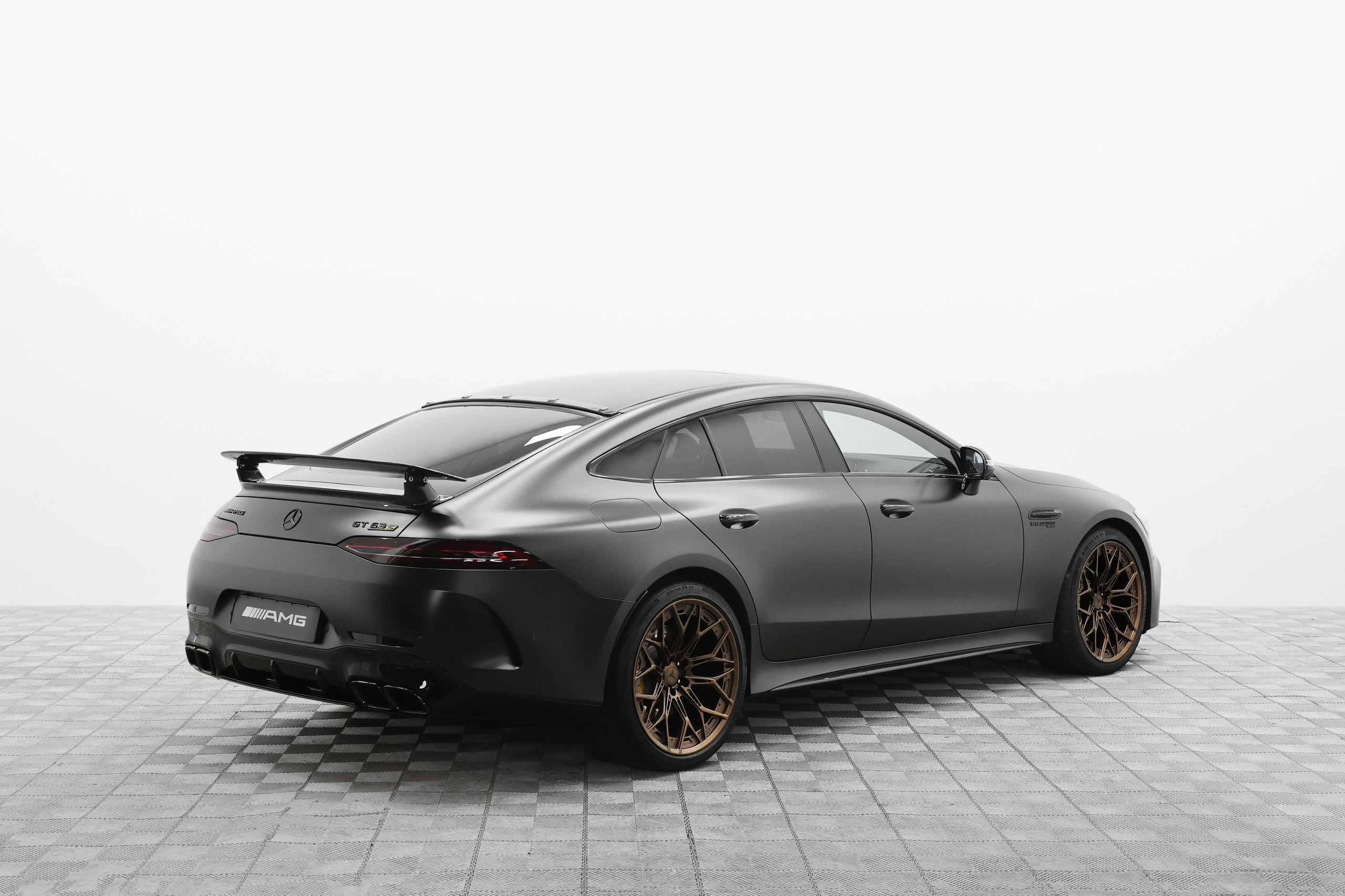 2019 MERCEDES BENZ GT63s AMG. Mixturecaptures